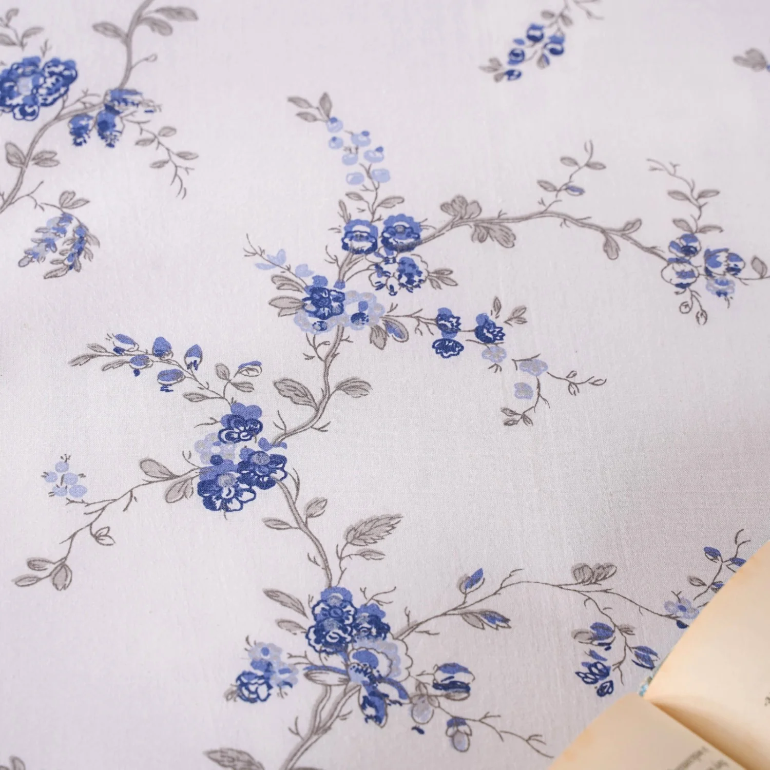 Pure Cotton Floral Bedding Set Blue 180 TC King Size 275x275 cm - Image 5