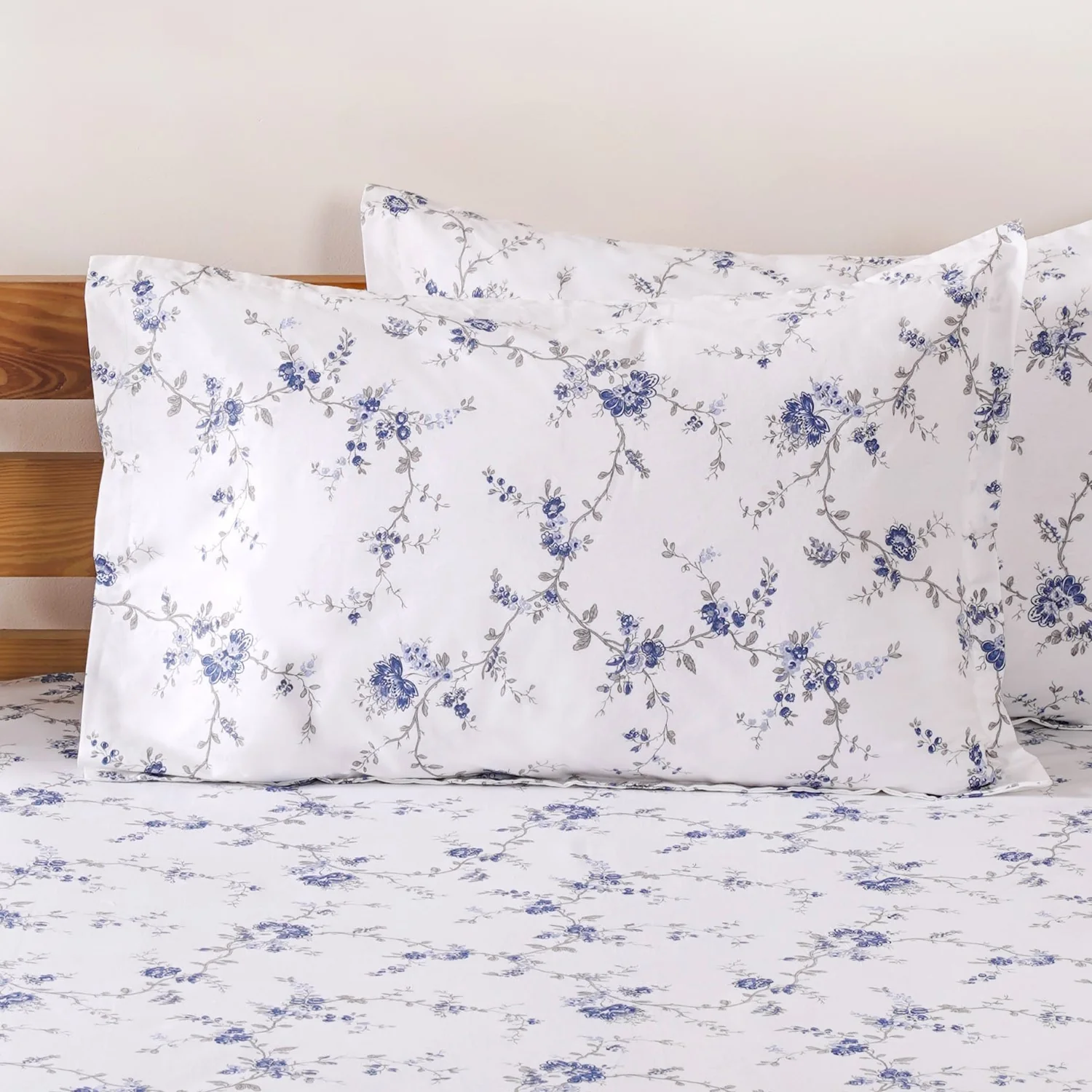 Pure Cotton Floral Bedding Set Blue 180 TC King Size 275x275 cm - Image 6