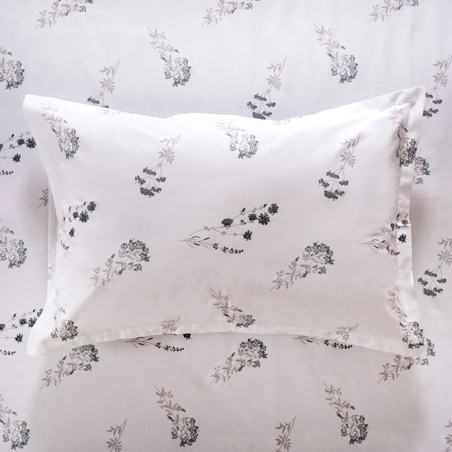 Pure Cotton Printed Bedsheet And Pillow Case Set 180 TC King Size 275x275 cm - Image 3