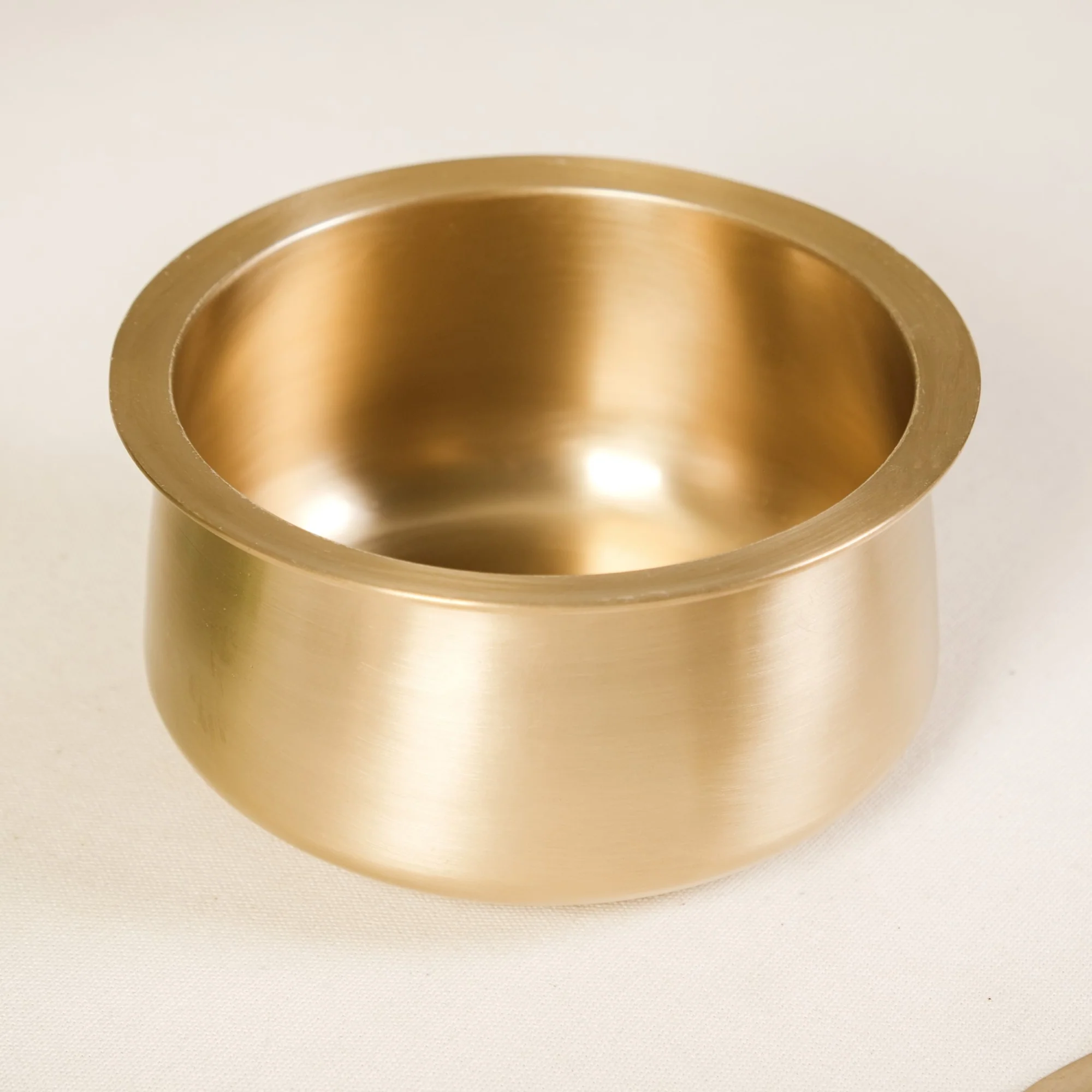 Pure Kansa Serving Bowl With Lid And Ladle Medium 1000ml - Image 8