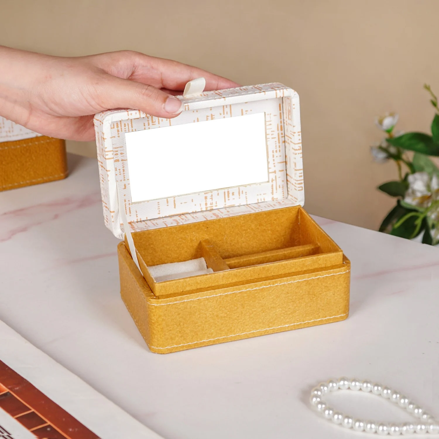 Quadrata Pattern Portable Jewellery Box With Mirror - Image 3