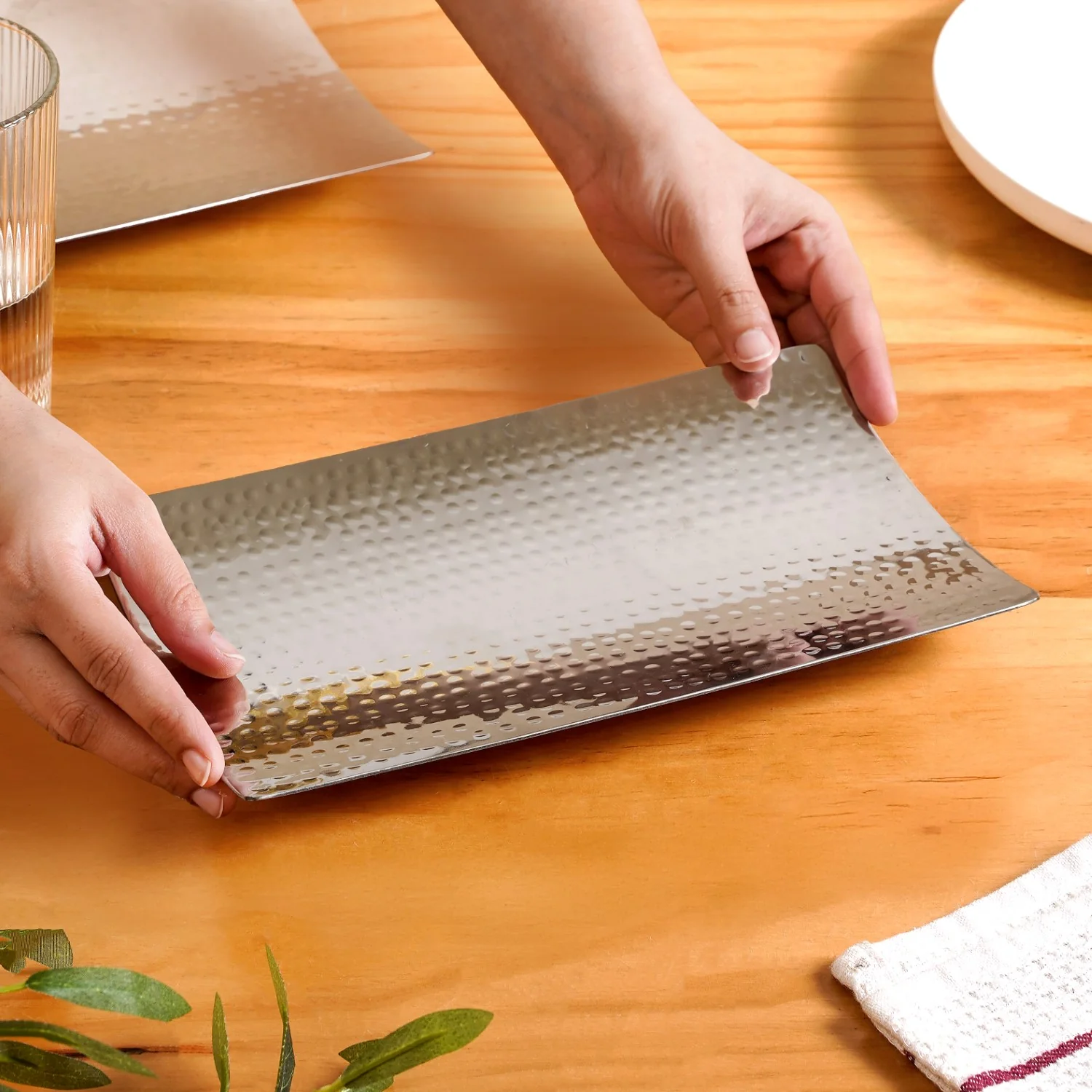 Curved Stainless Steel Hammered Food Platter 25x15cm - Image 3