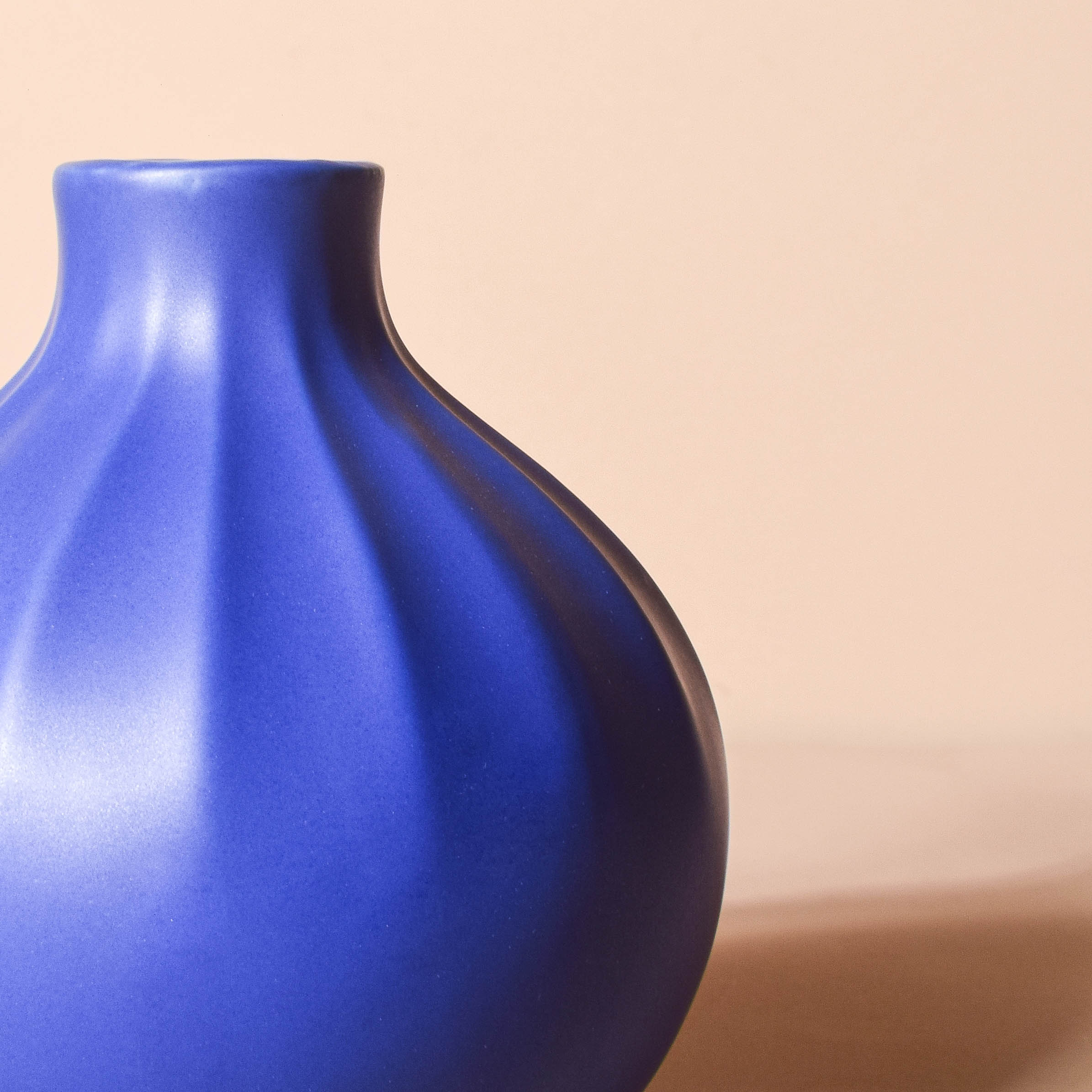 Ribbed Contemporary Vase - Image 3