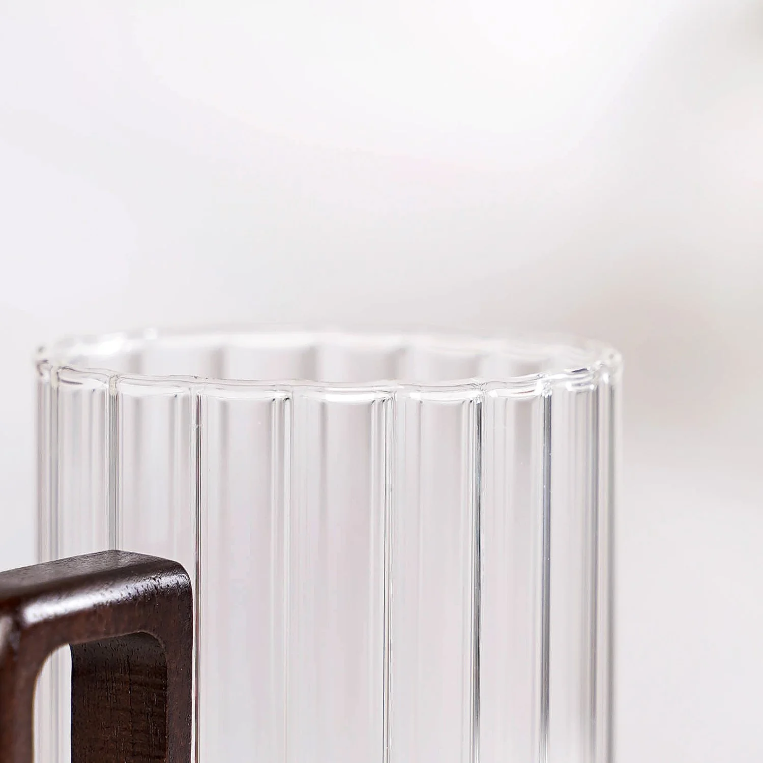 Ribbed Large Glass Mug With Wooden Handle 500ml - Image 5