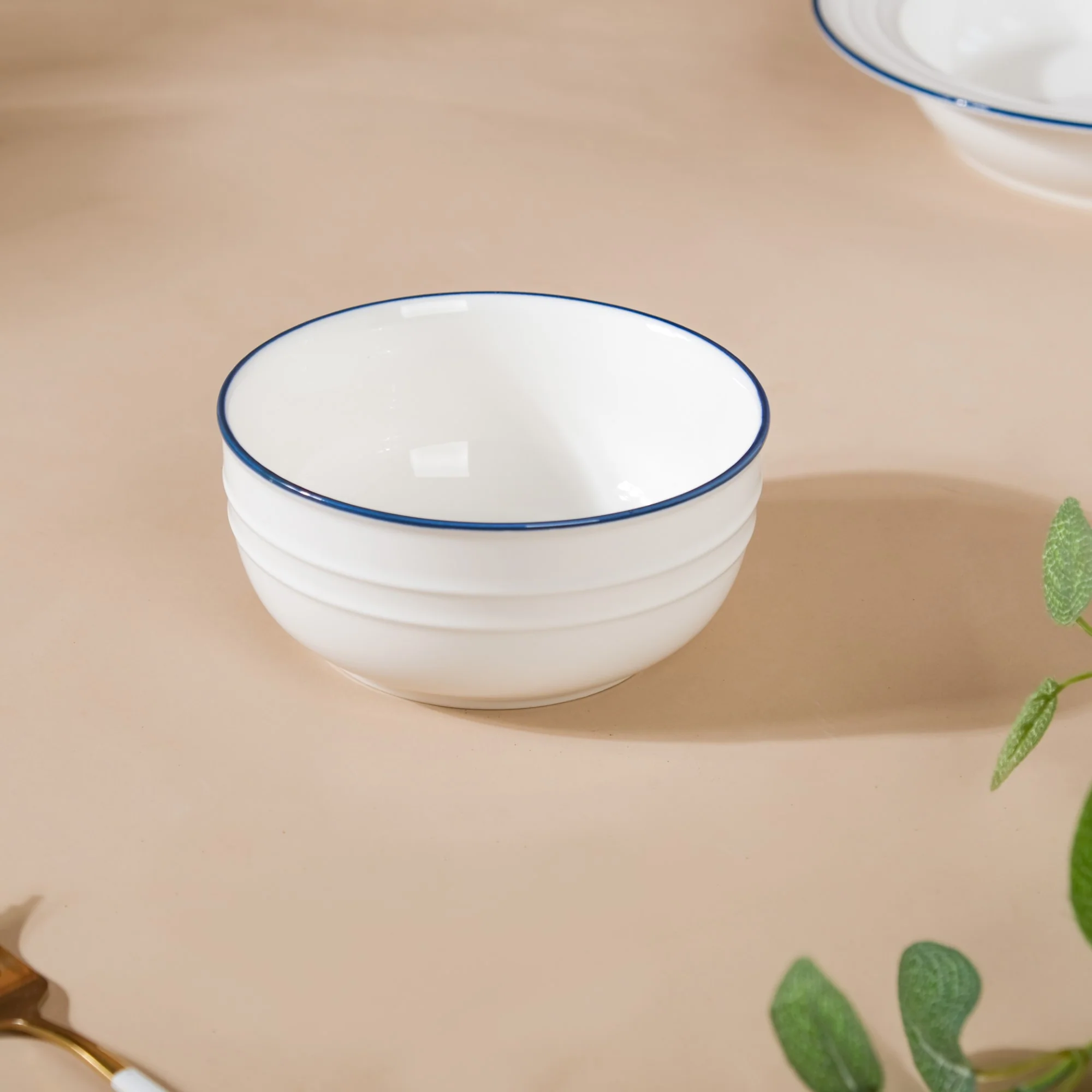 Riona Ceramic Popcorn Bowl White And Blue 400 ml - Image 5