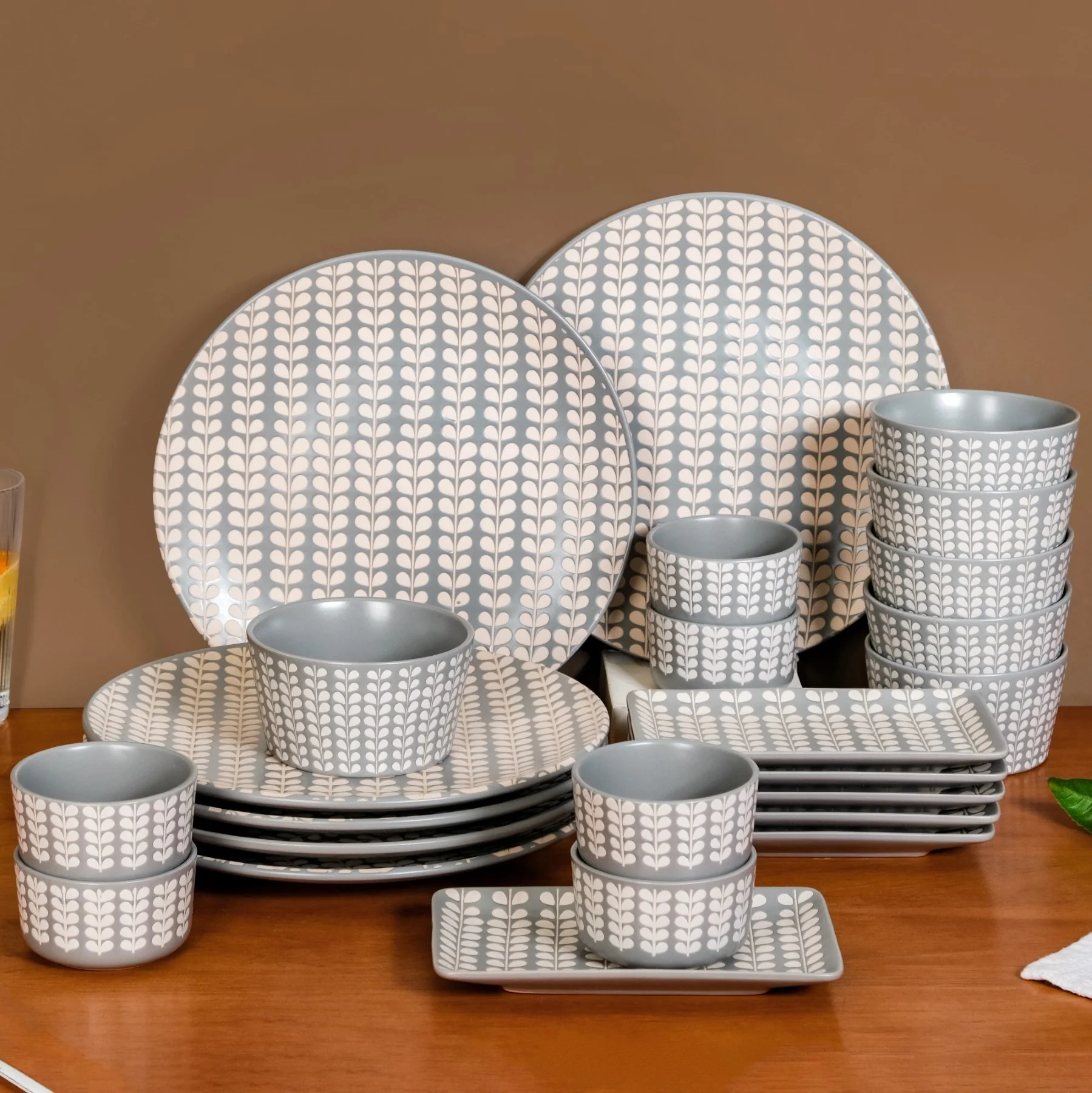Robinia 24 Piece Ceramic Dinner Set For 6 - Image 2