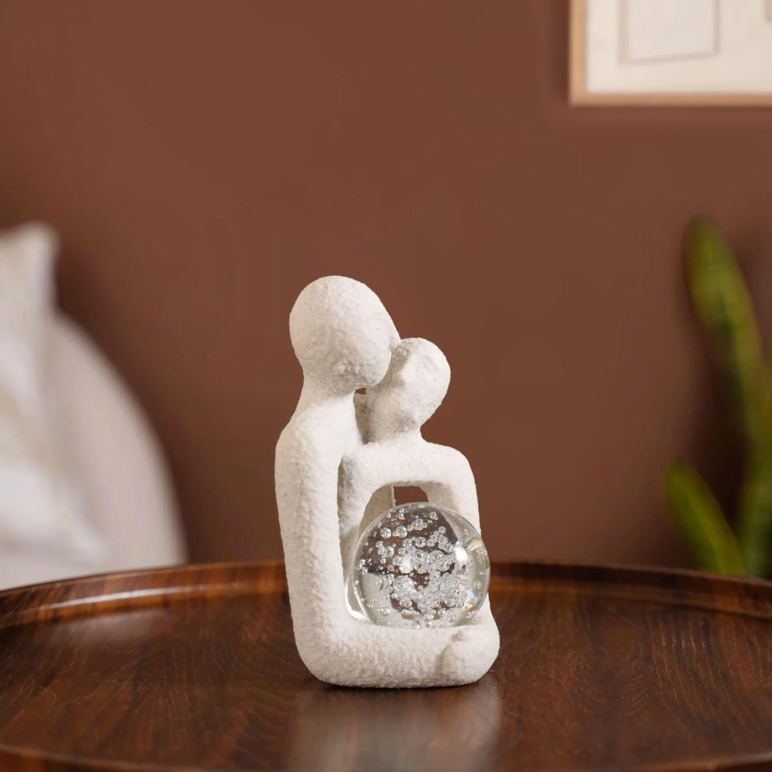 Romantic Embrace Home Decor - Image 7