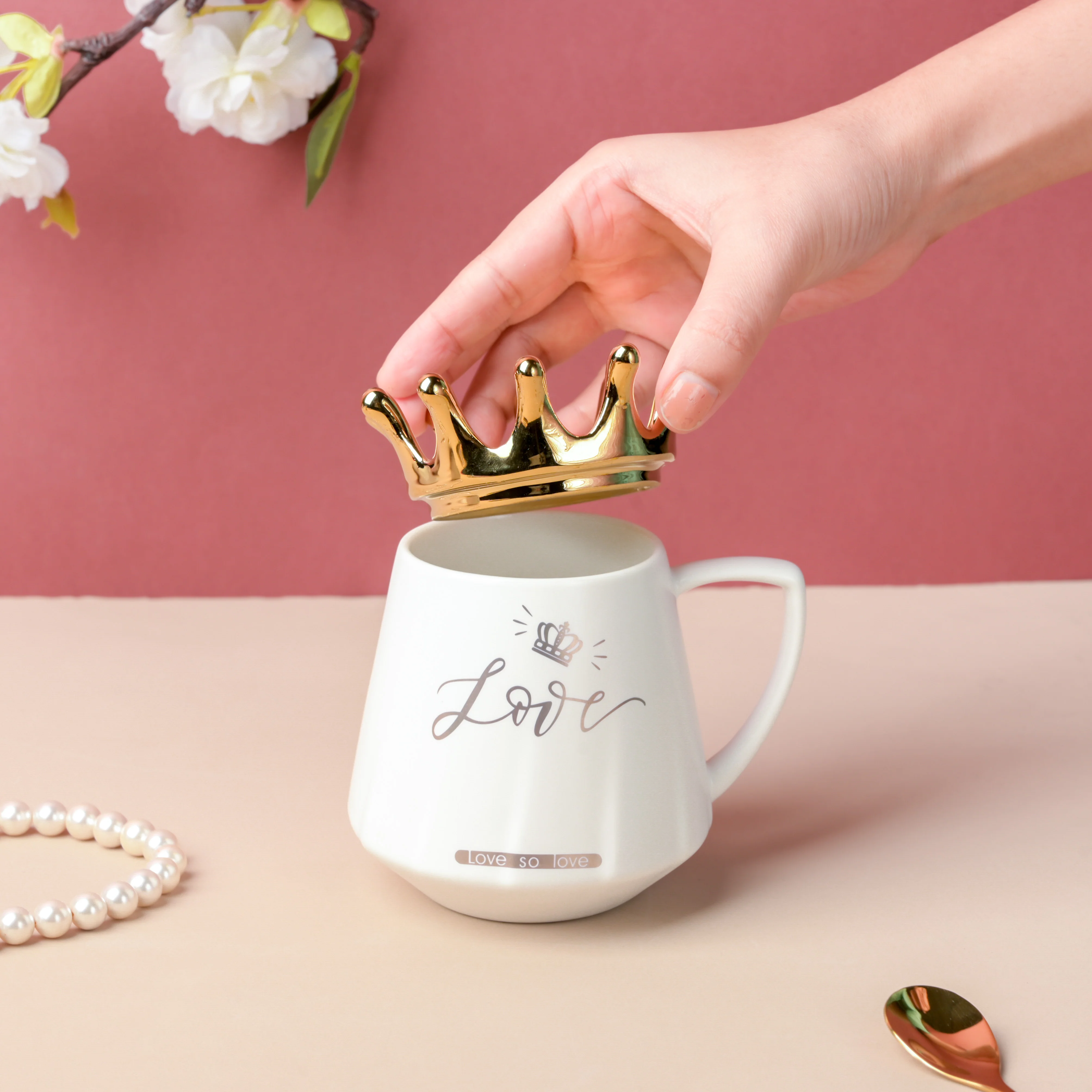 Royal Crown Love Coffee Cup With Lid 300 ml - Image 2