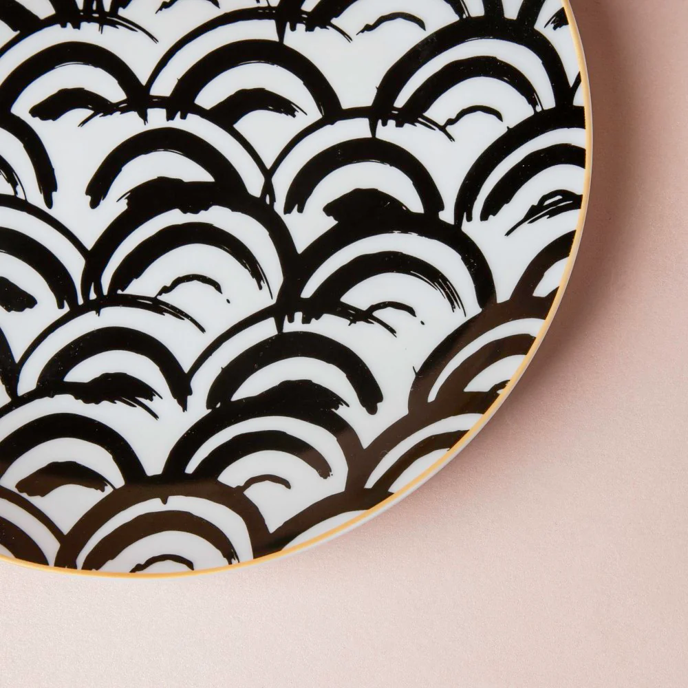 Scallop Artistic Snack Plate Black White 8 Inch - Image 4