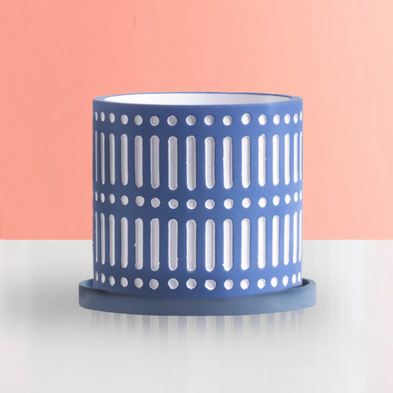 Sculpted Ceramic Pot With Plate - Image 3