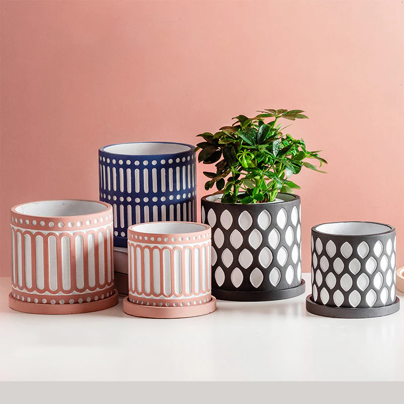 Sculpted Ceramic Pot With Plate - Image 9