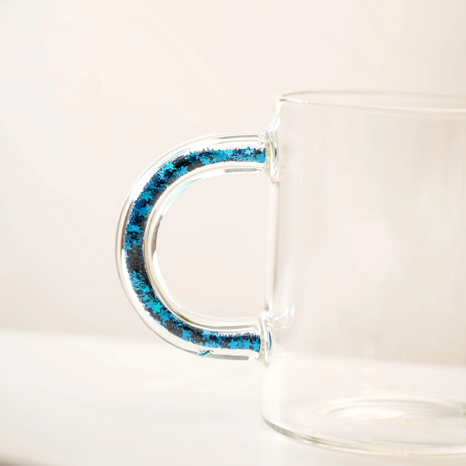 Set Of 2 Blue Sparkle Filled Handle Glass Coffee Cups 425ml - Image 6