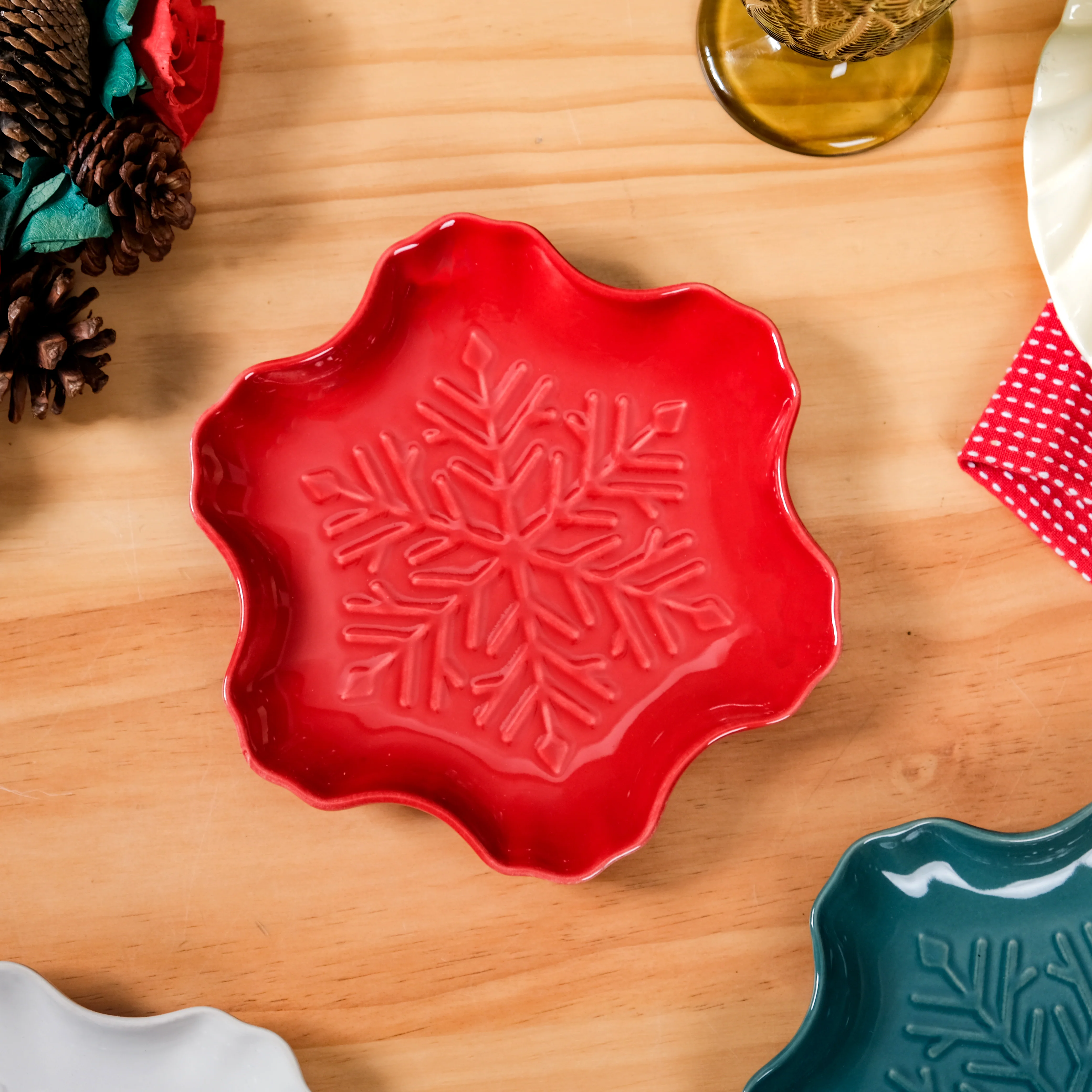 Set Of 3 Snowflake Ceramic Snack Plates - Image 7