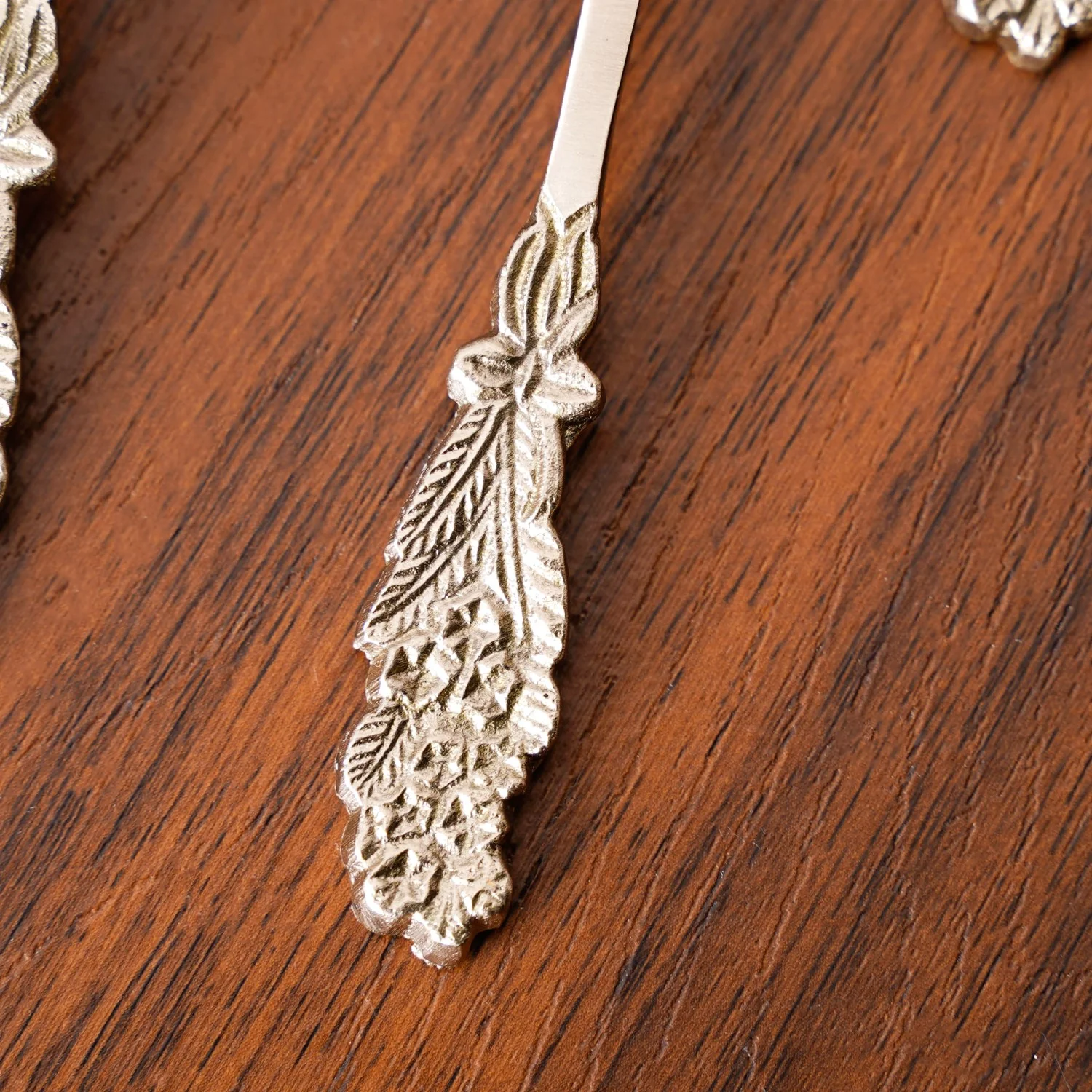 Set Of 4 Embossed Leaf Design Dessert Spoons - Image 9