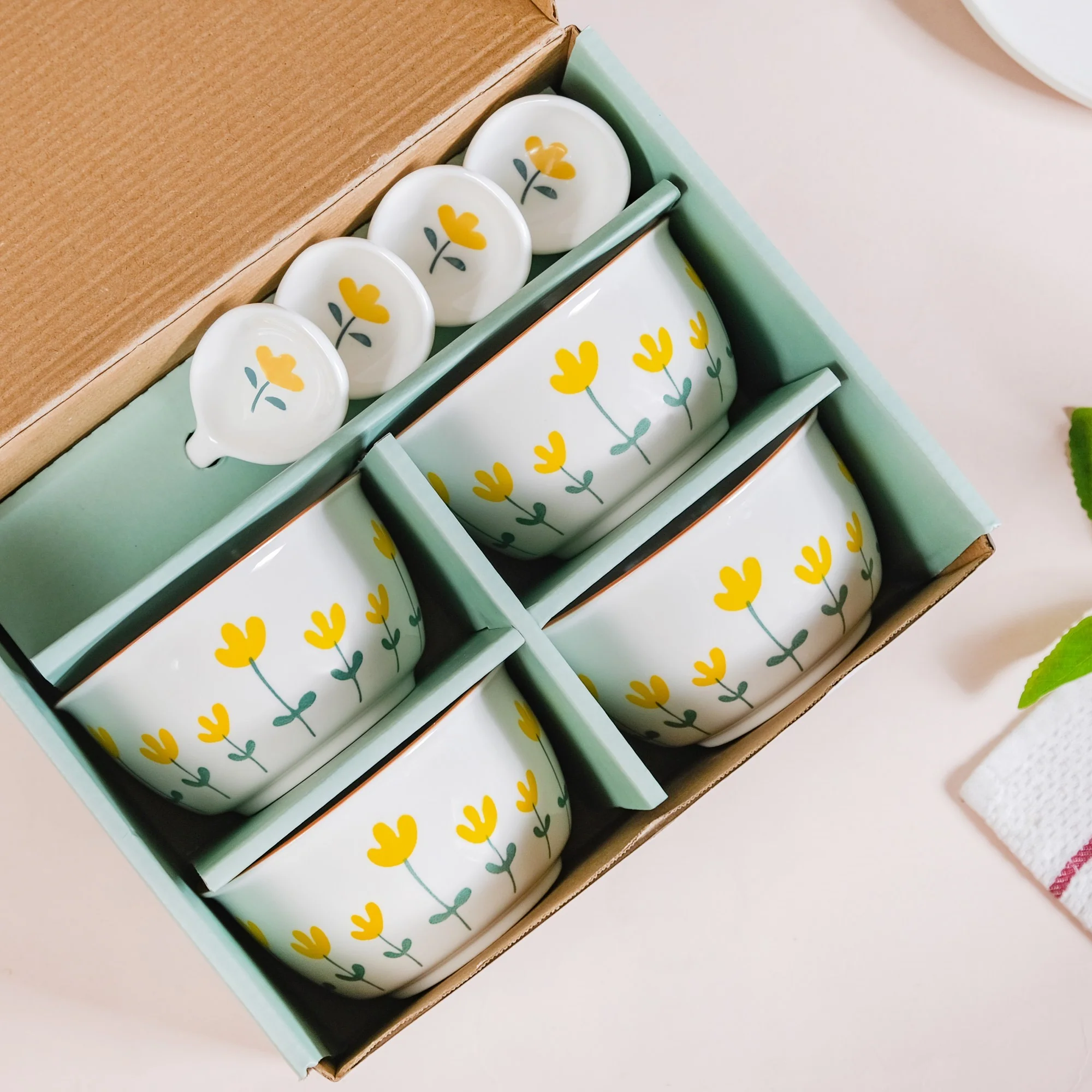 Set Of 4 Floret Soup Bowls With Spoons 400ml - Image 6