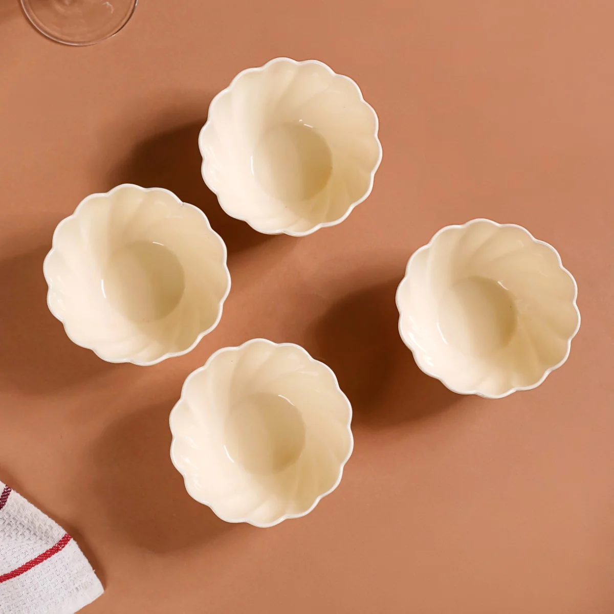Set of 4 Scallop Vanilla White Ceramic Bowls 300ml - Image 9