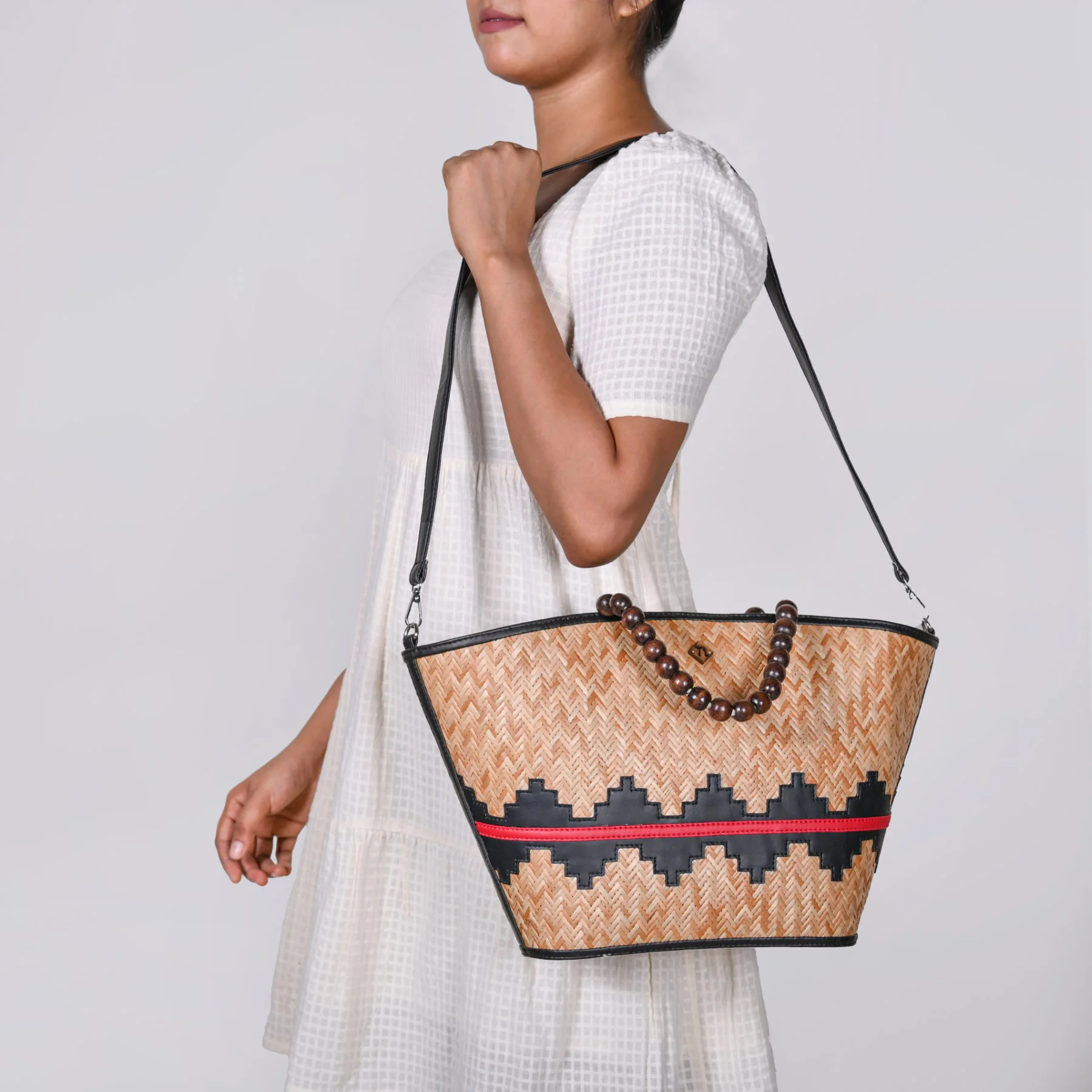 Shitalpati Bag With Beaded Handles - Image 2