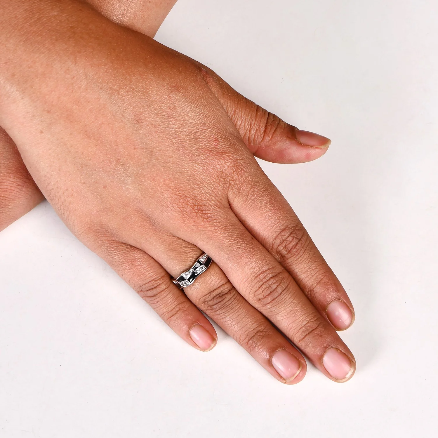 Silver Checkered Glamour Wavy Ring - Image 2