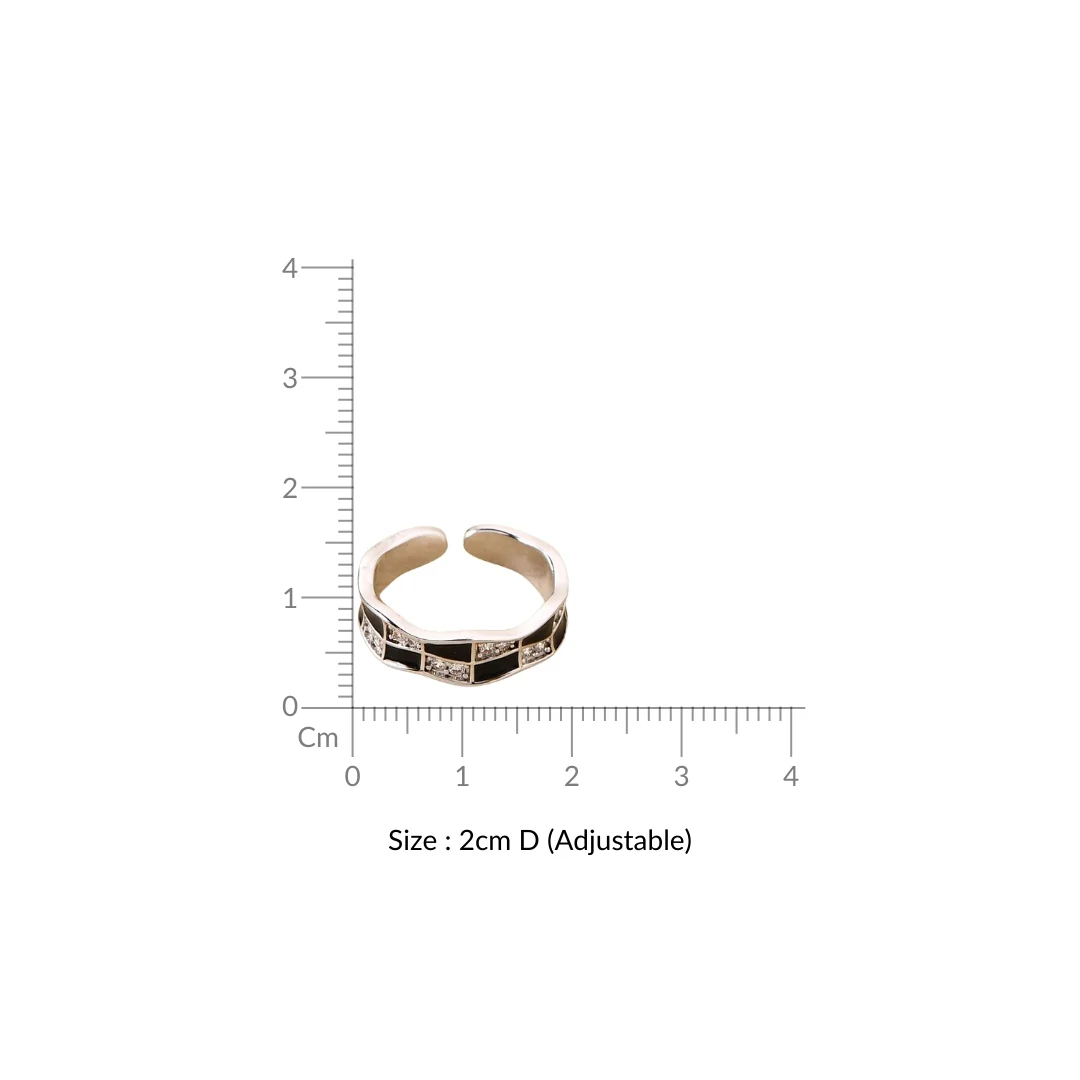 Silver Checkered Glamour Wavy Ring - Image 3