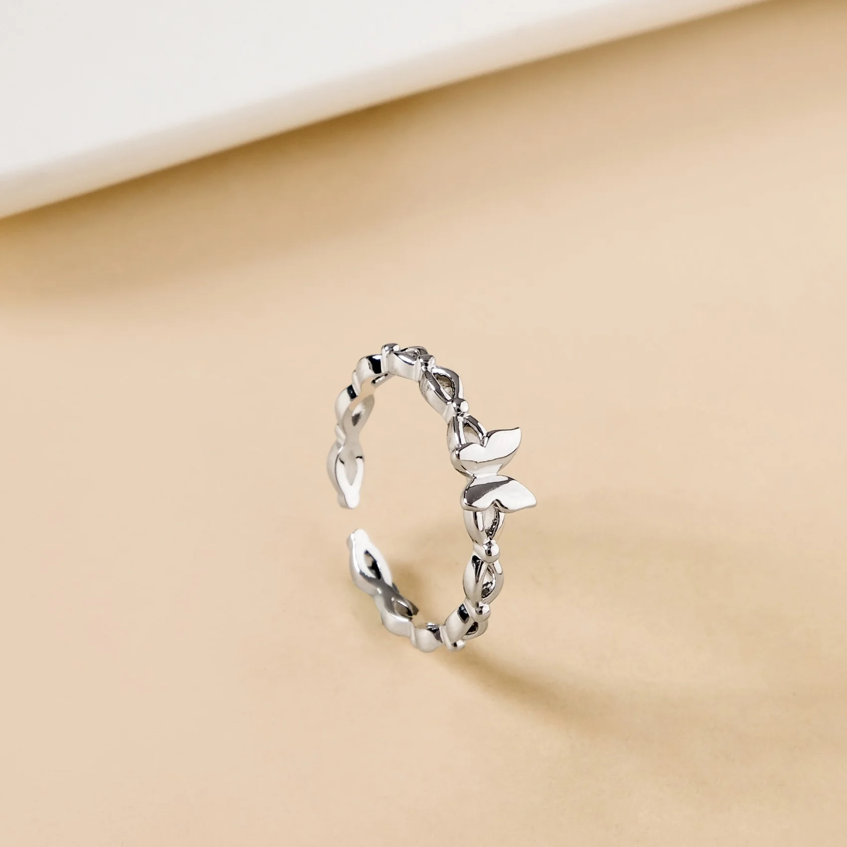 Silver Flutter Chain Ring - Image 5