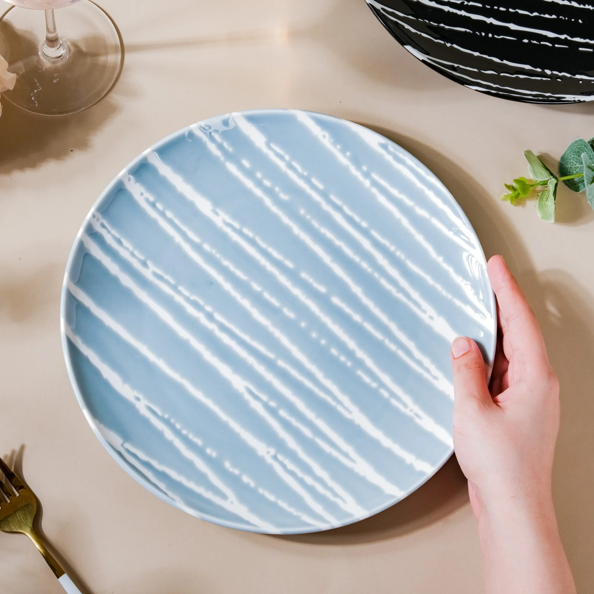 Sleek Abstract Patterned Dinner Plate Blue 9.5 Inch - Image 2