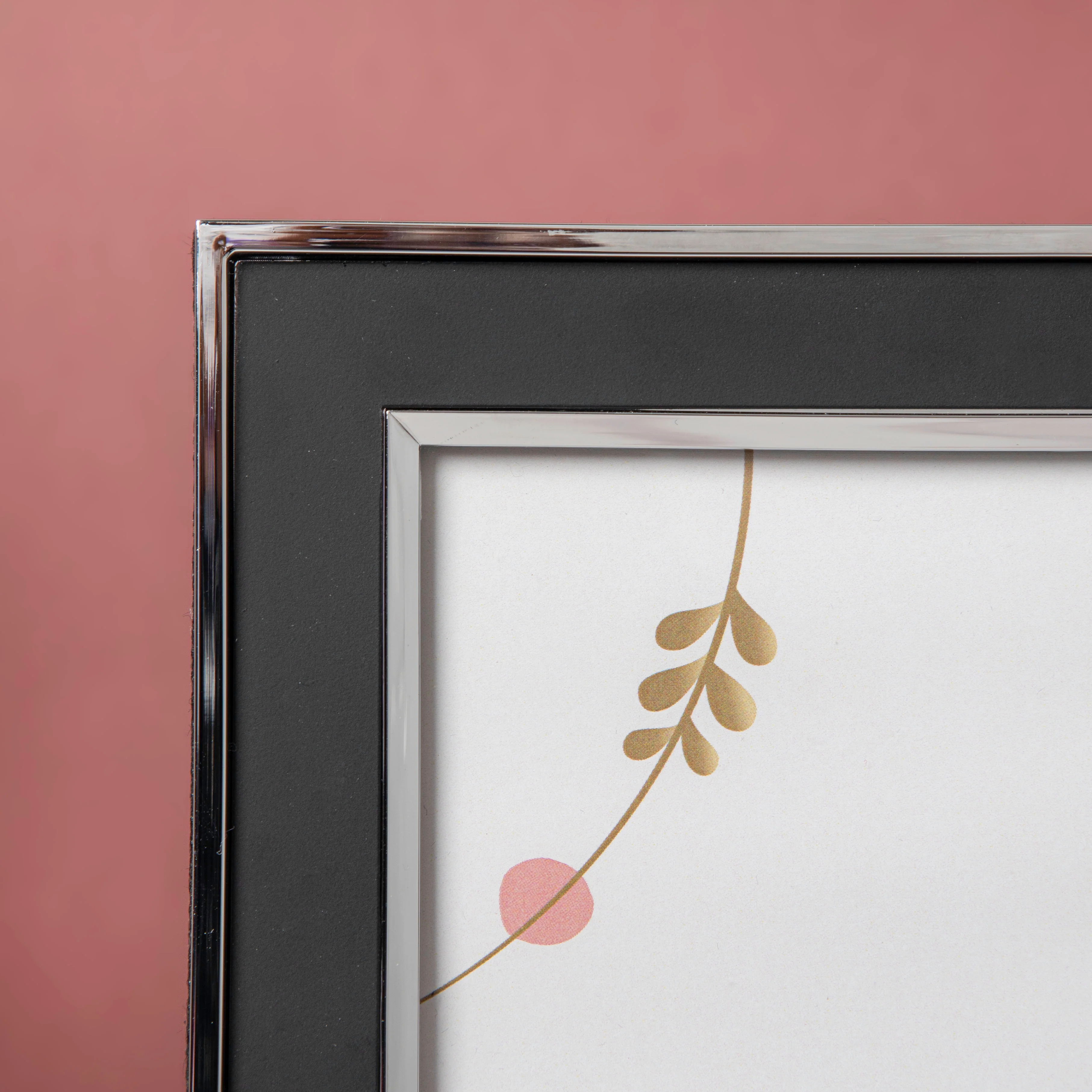Sleek Black Photo Frame 8 Inch - Image 4