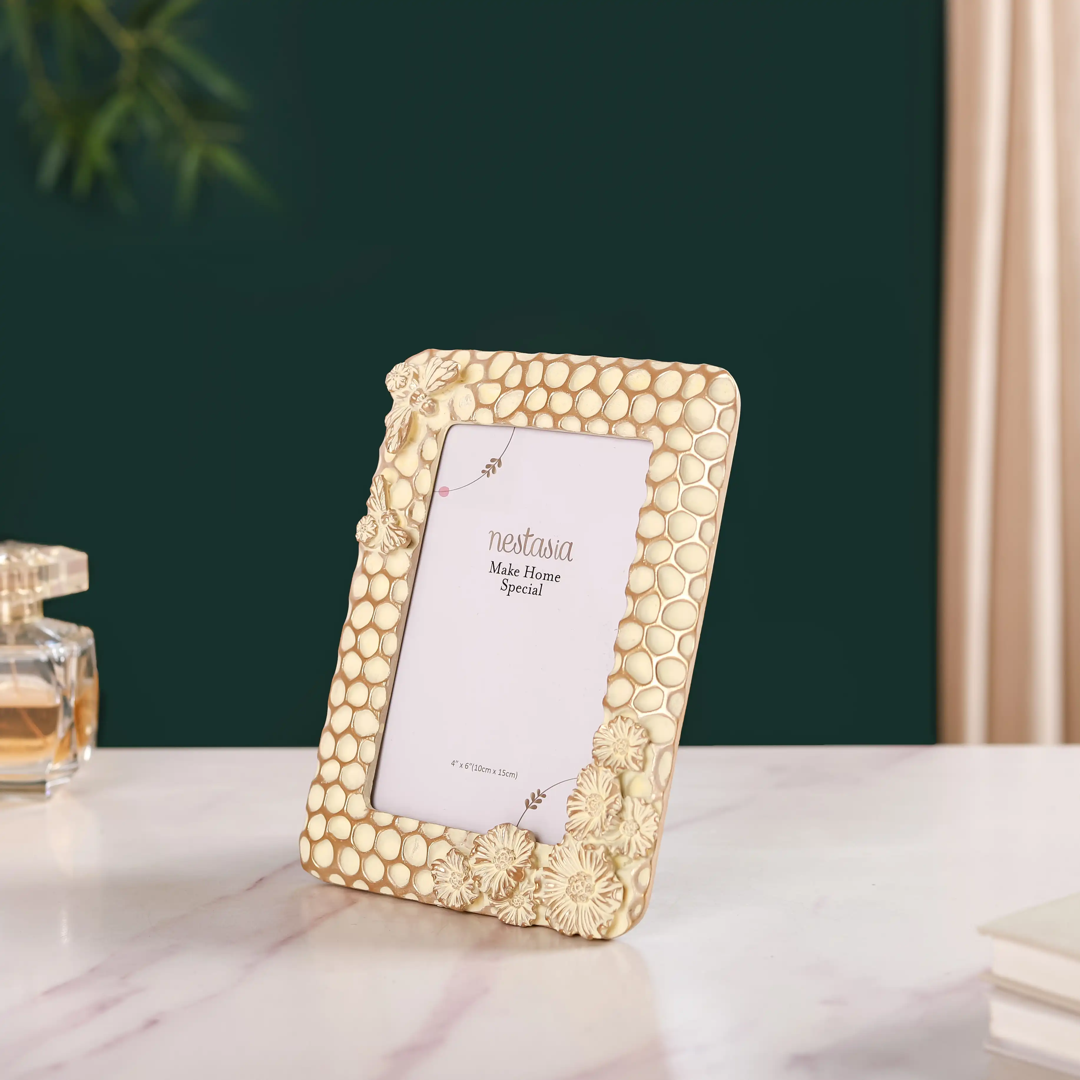 Small Honey Bee Gold Frame 7.5"x6" - Image 9