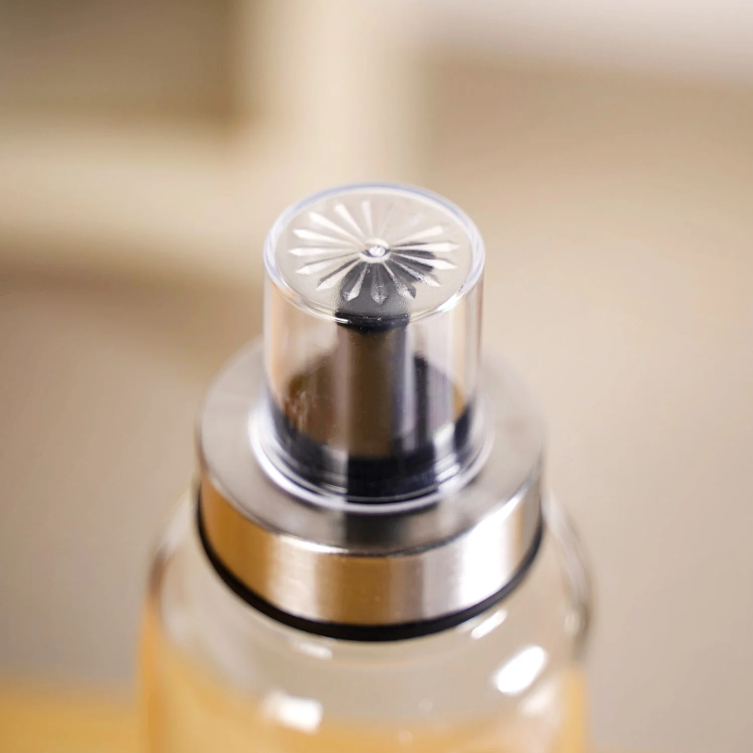 Smart Pour Glass Oil And Vinegar Bottle With Stainless Steel Lid 750ml - Image 7