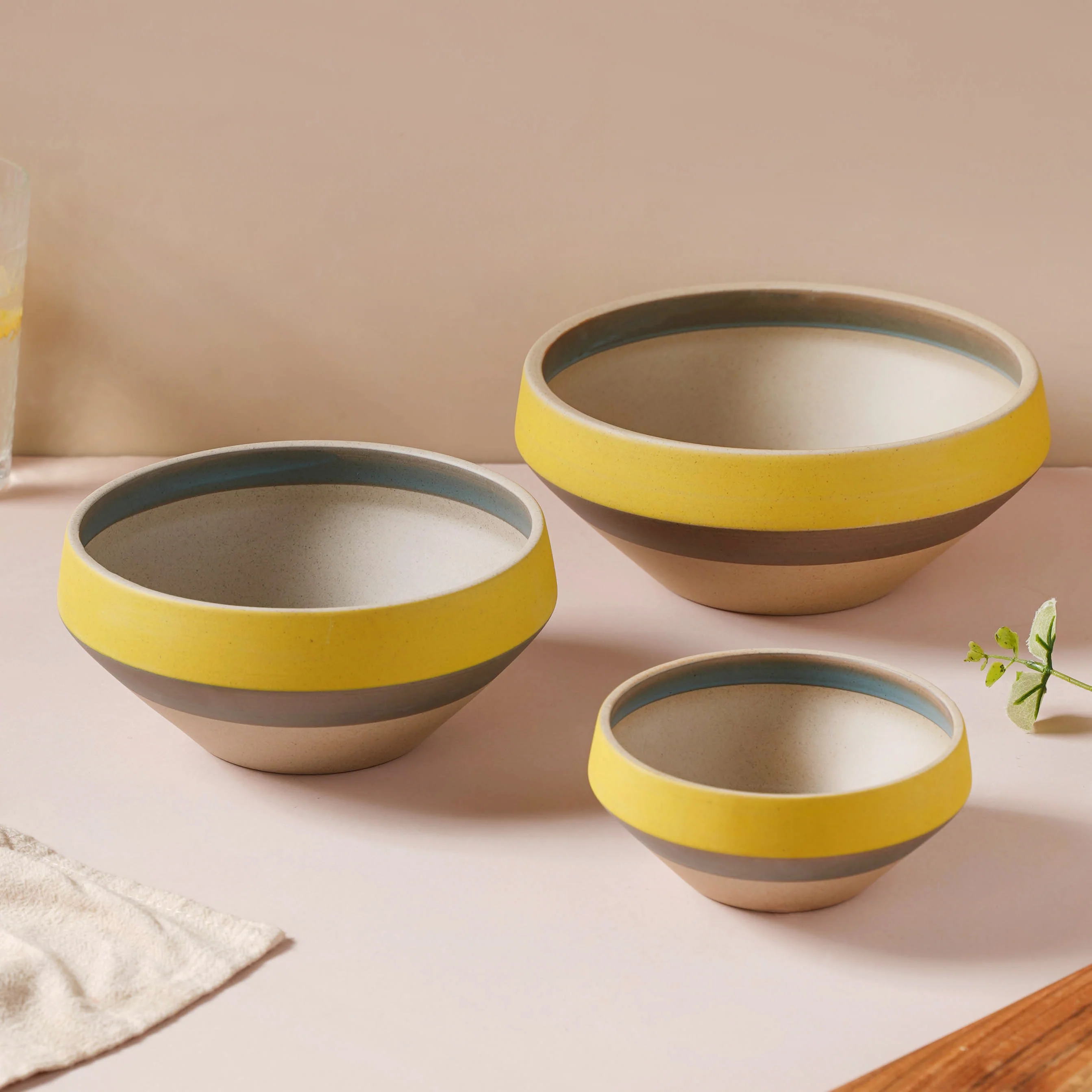 Soboku Grey And Yellow Large Serving Bowl 7.5 Inch 1.3 L - Image 10