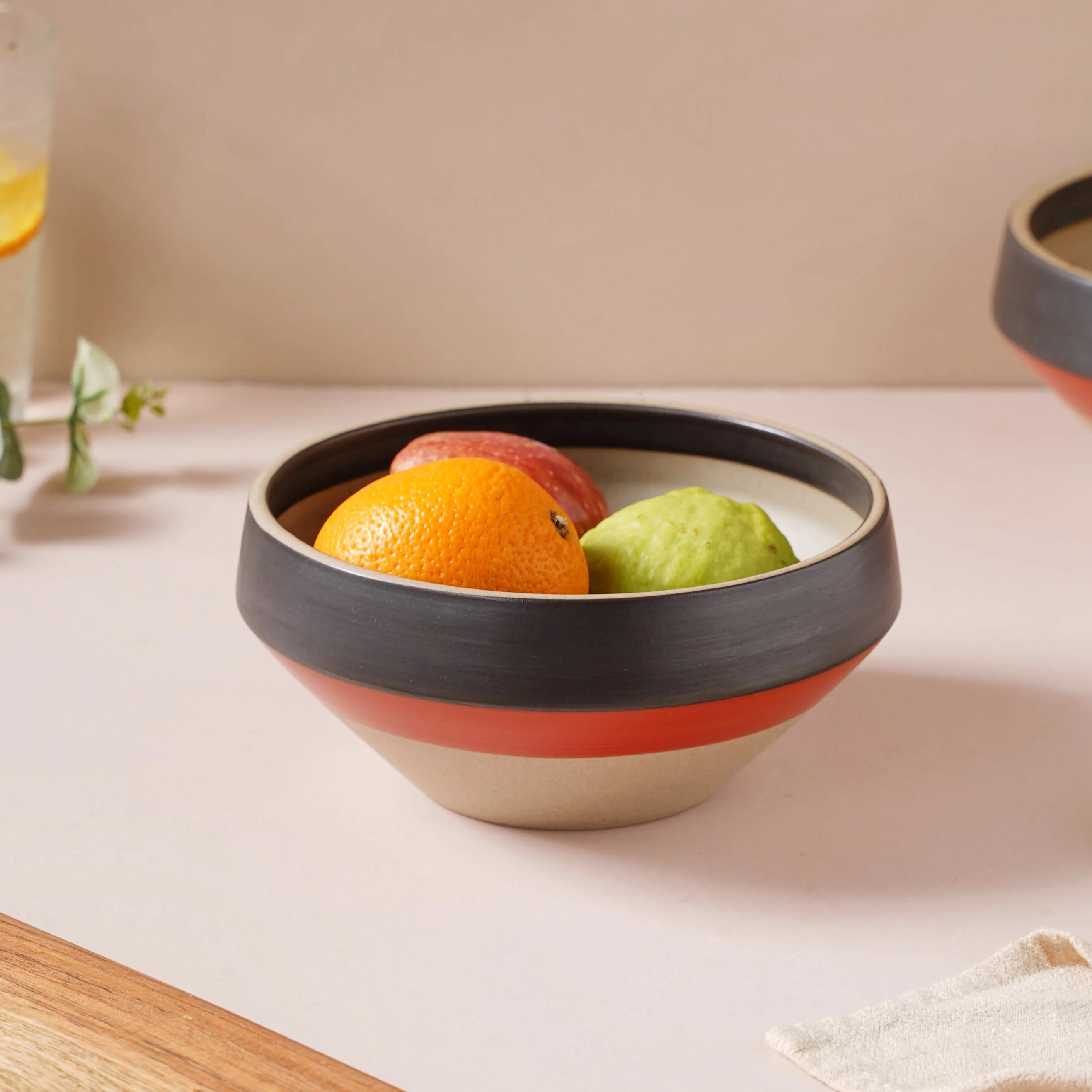 Soboku Red And Black Small Serving Bowl 6.5 Inch 1 L - Image 2