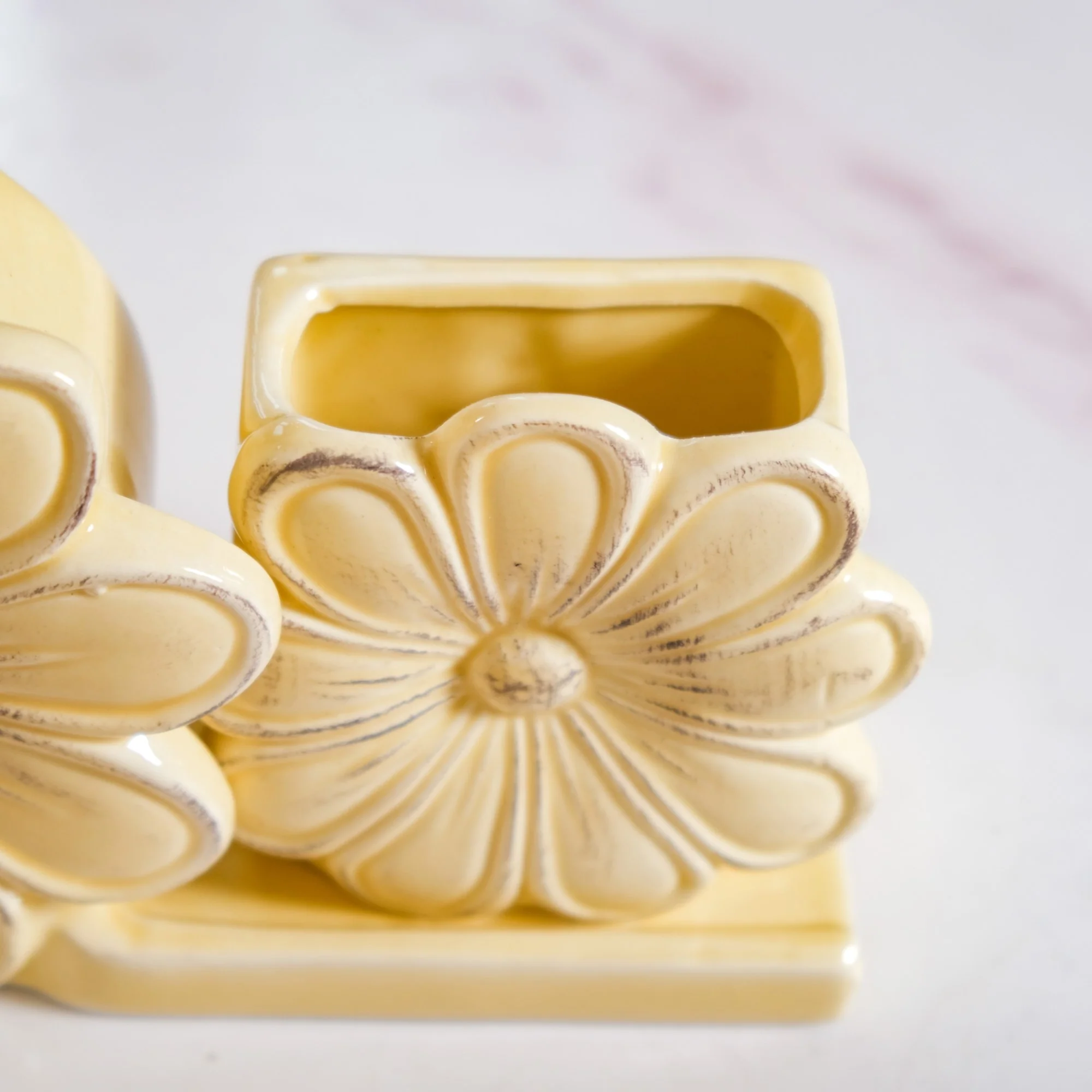 Spring Flower Liquid Dispenser With Holder Yellow - Image 10