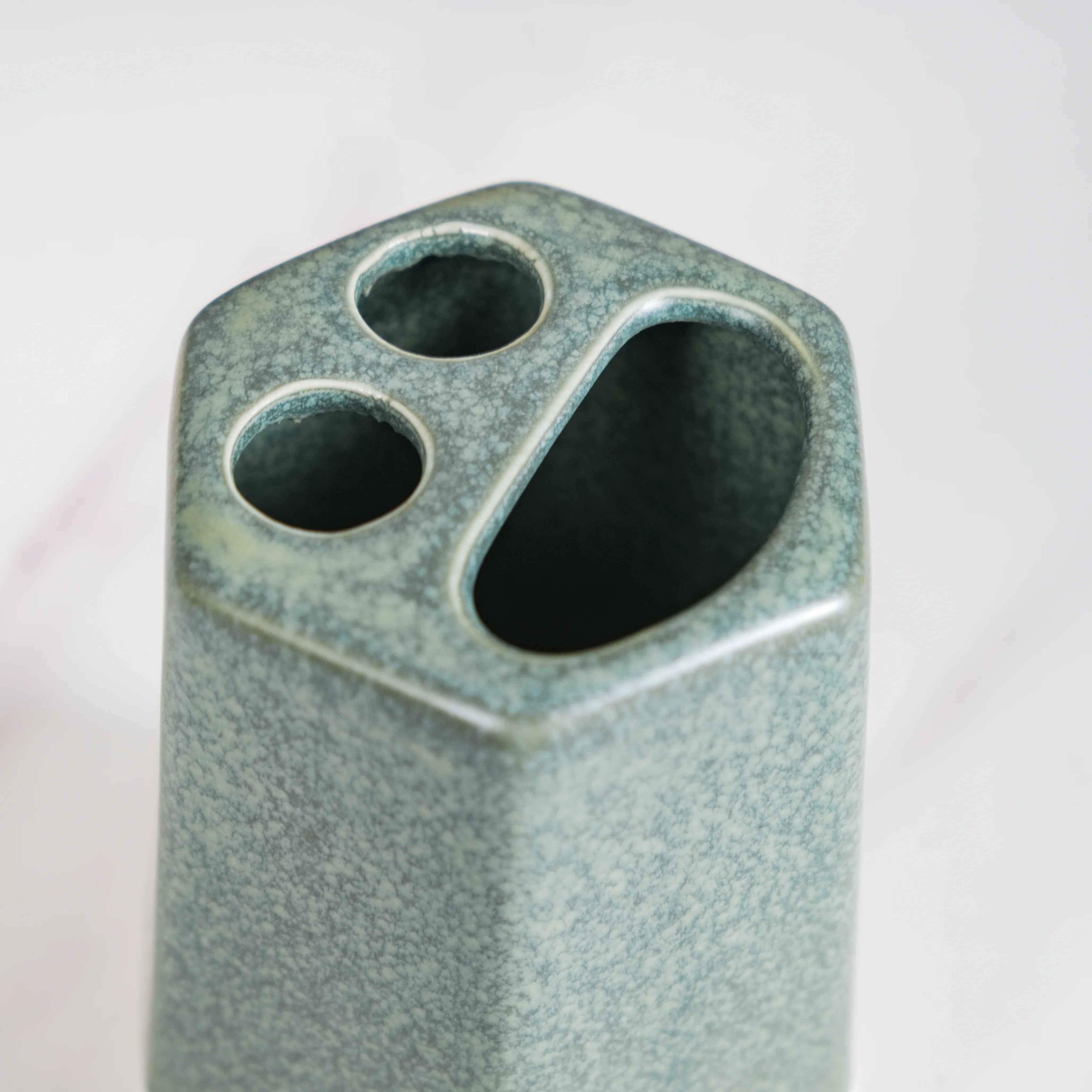 Stoneware Bathroom Accessories Set Of 3 - Image 13