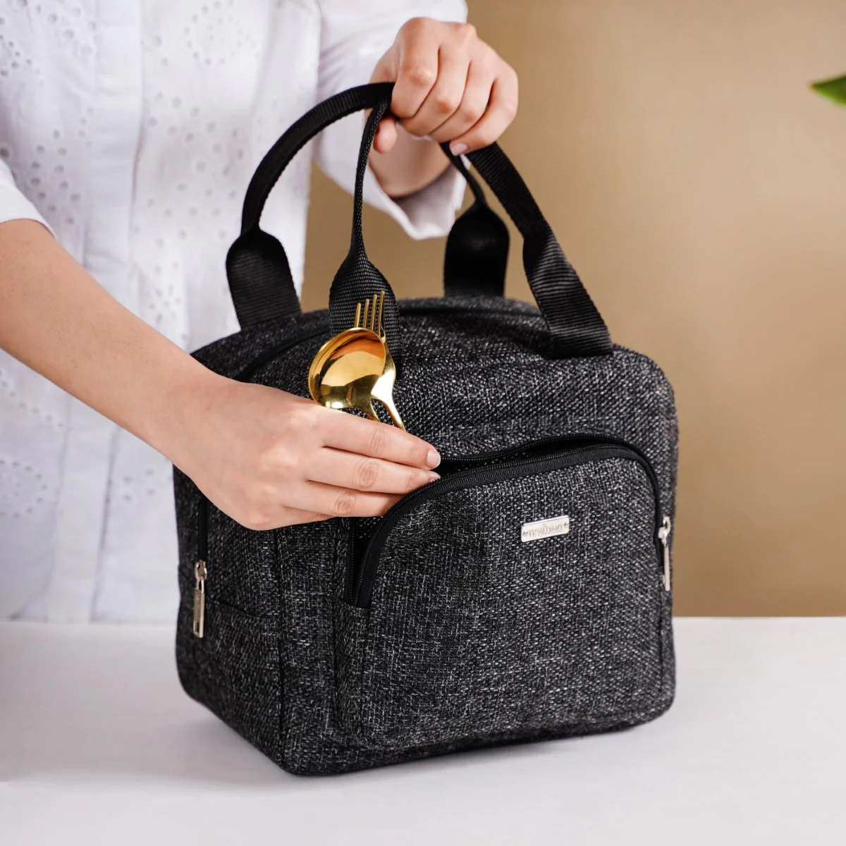 Sustainable Thermal Insulated Jute Lunch Bag Black - Image 3