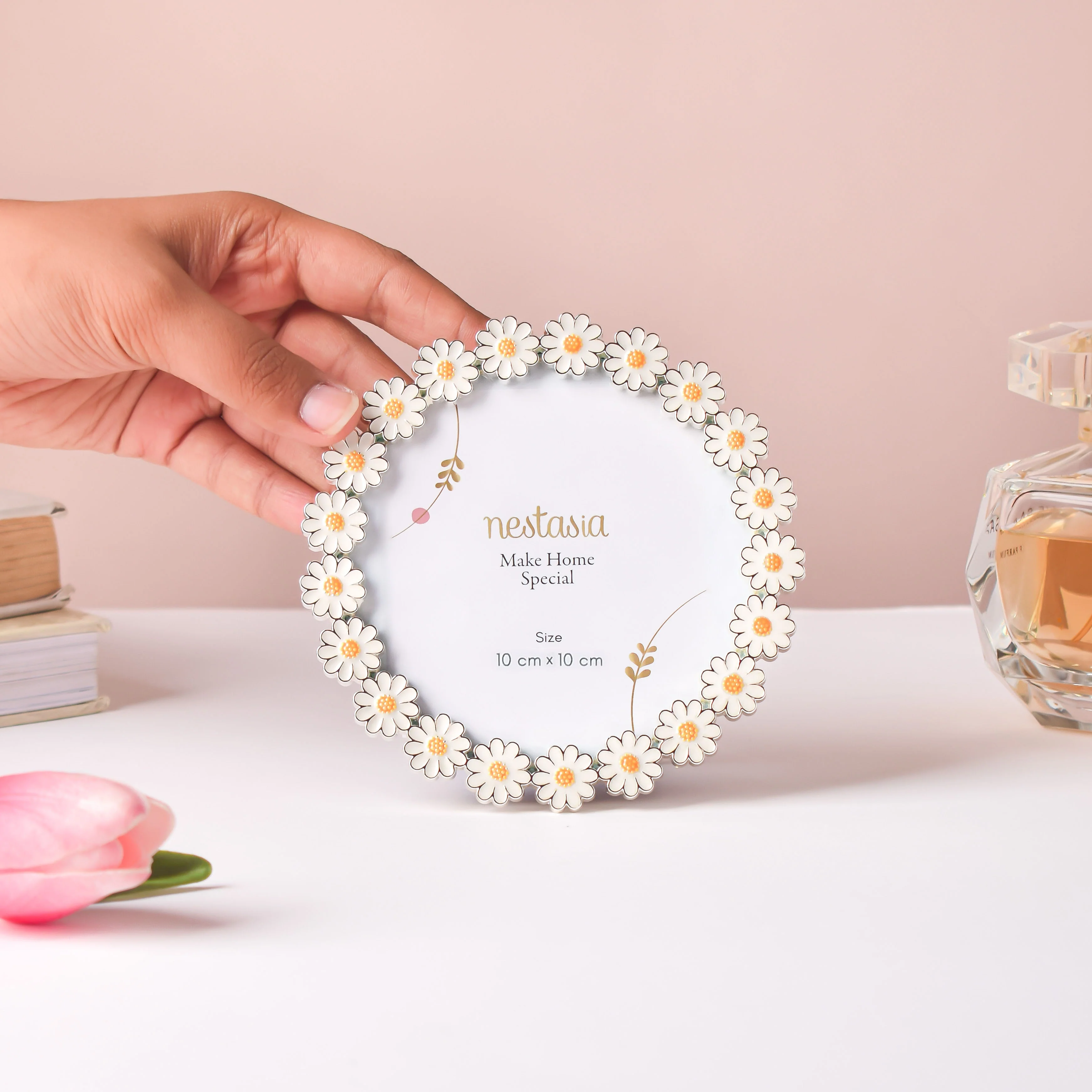 Sweet Daisy Round Photo Frame 5 Inch - Image 2