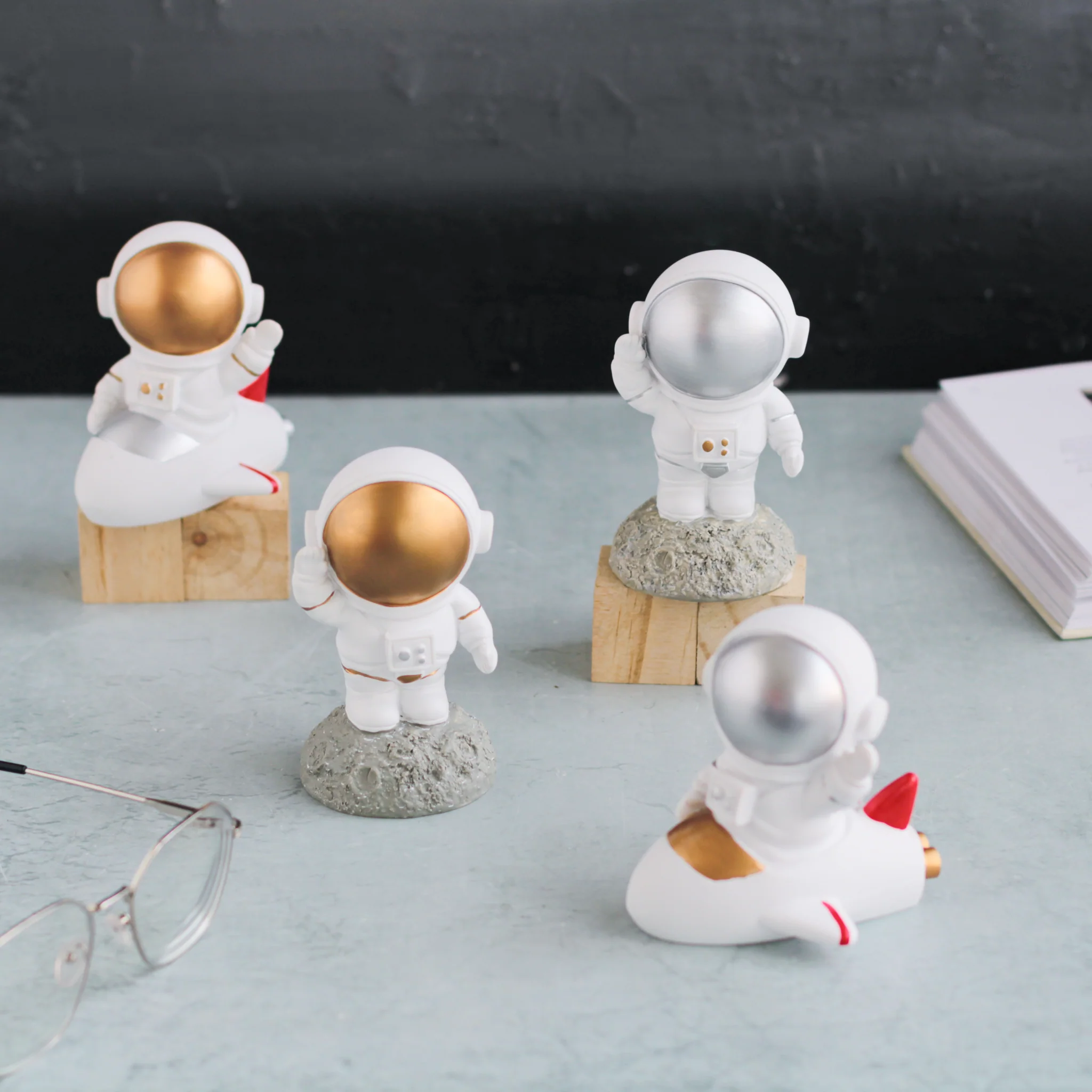 Table Astronauts - Image 5