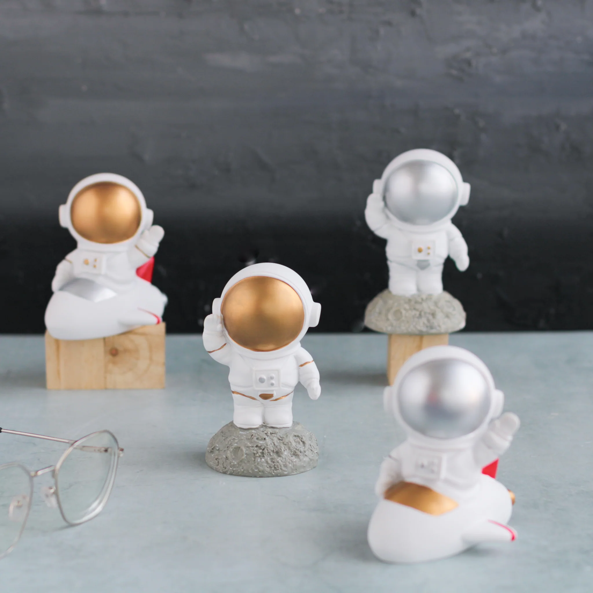 Table Astronauts - Image 6