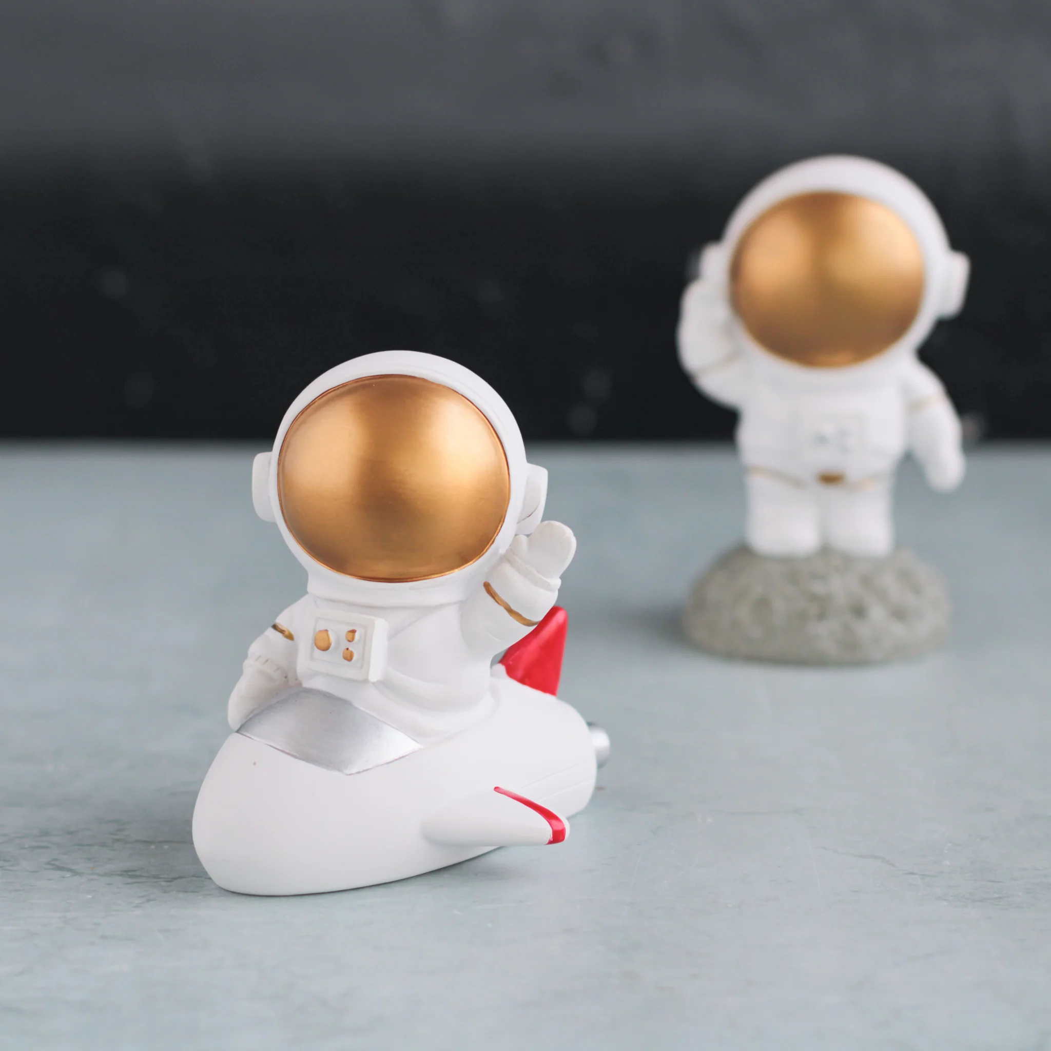 Table Astronauts - Image 8