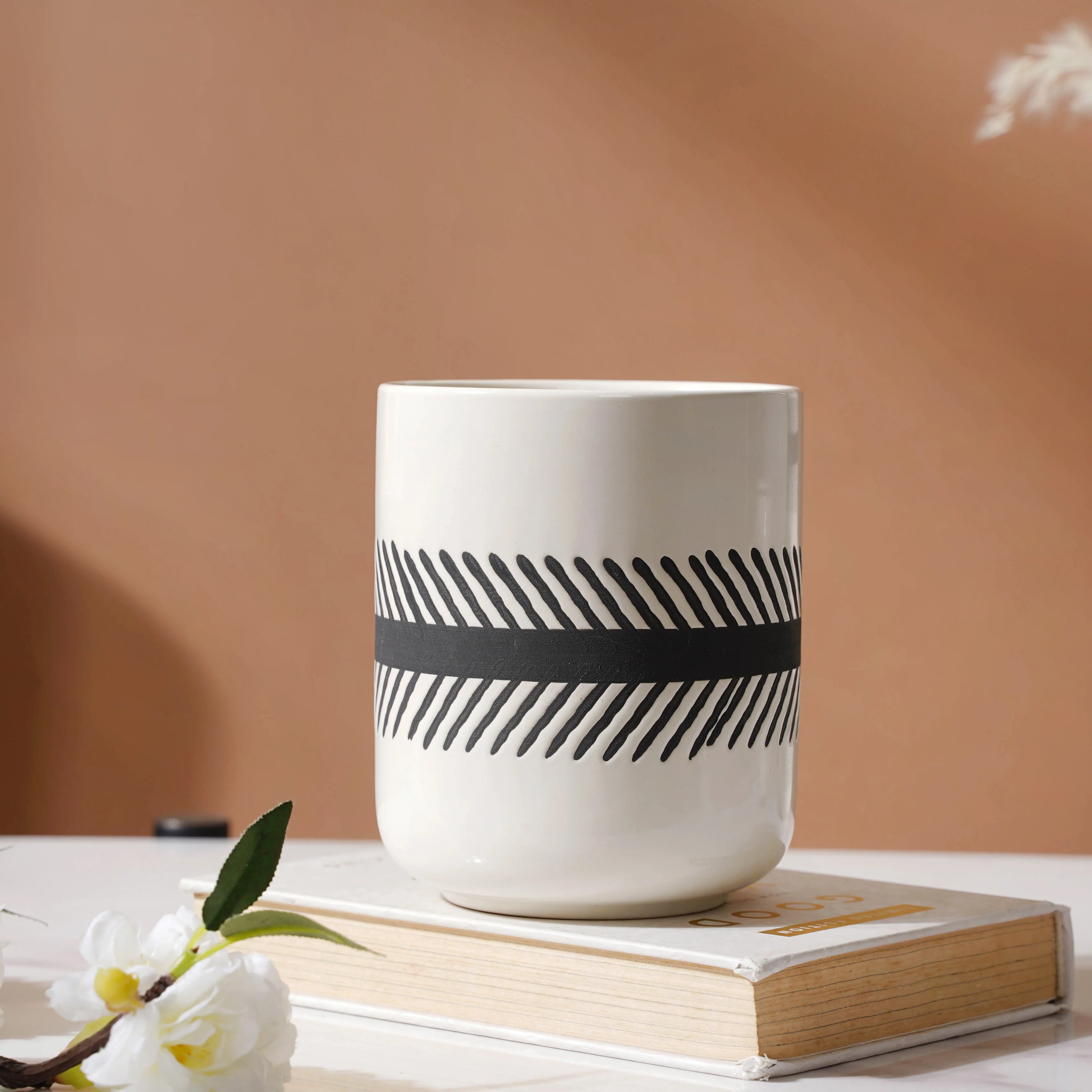 Tabletop Vase - Image 3