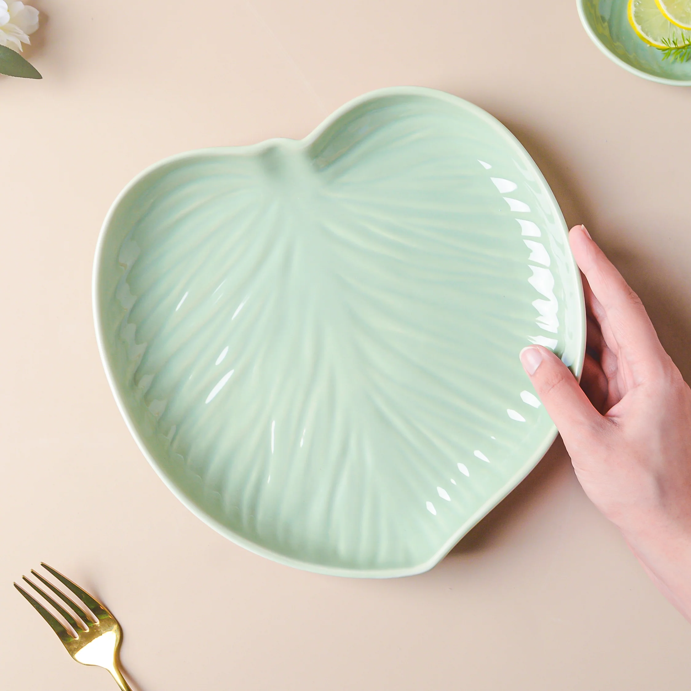 Taro Leaf Dinner Plate 9 Inch - Image 3
