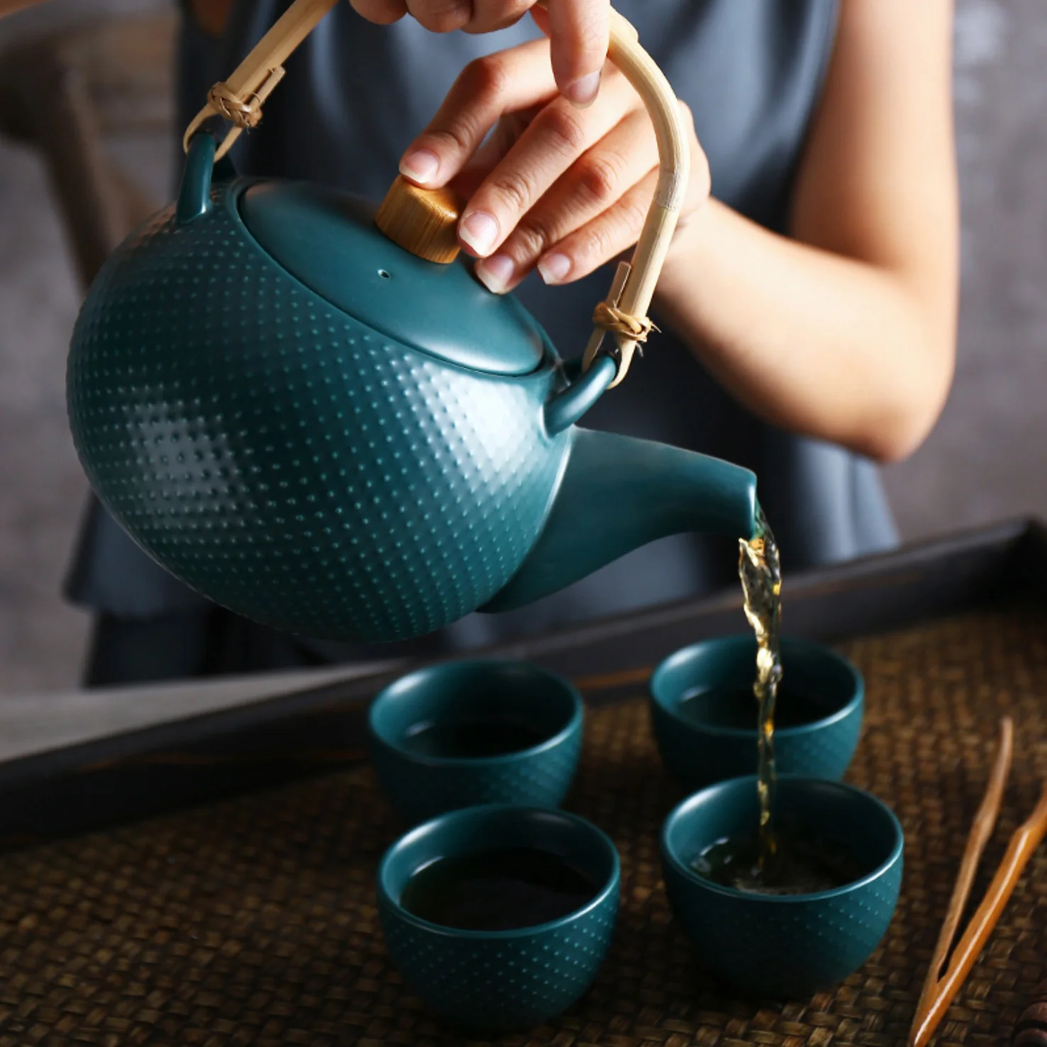 MAGNIFIQUE Textured Tea Pot - Image 2