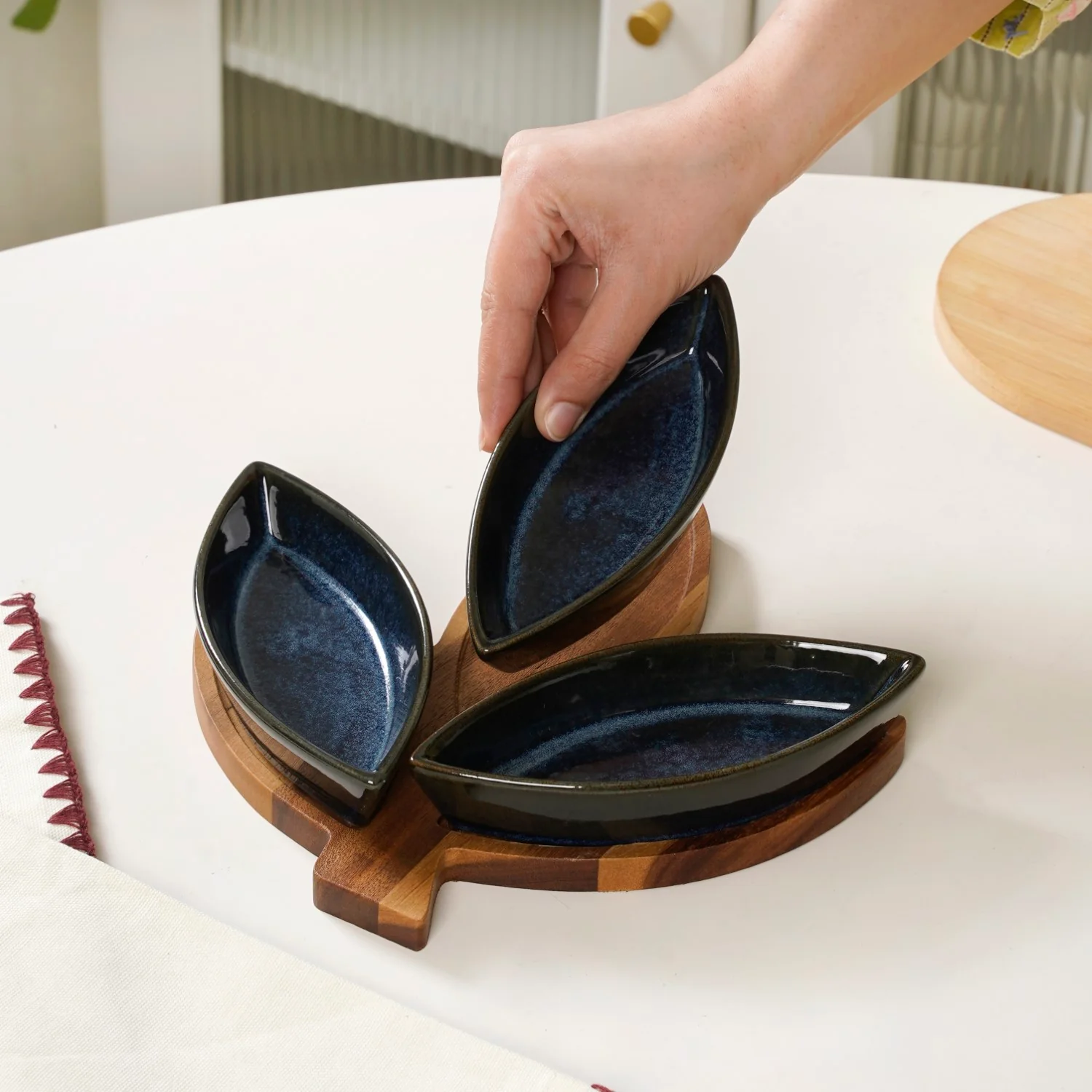 Three Leaf Porcelain Platter Set - Image 4