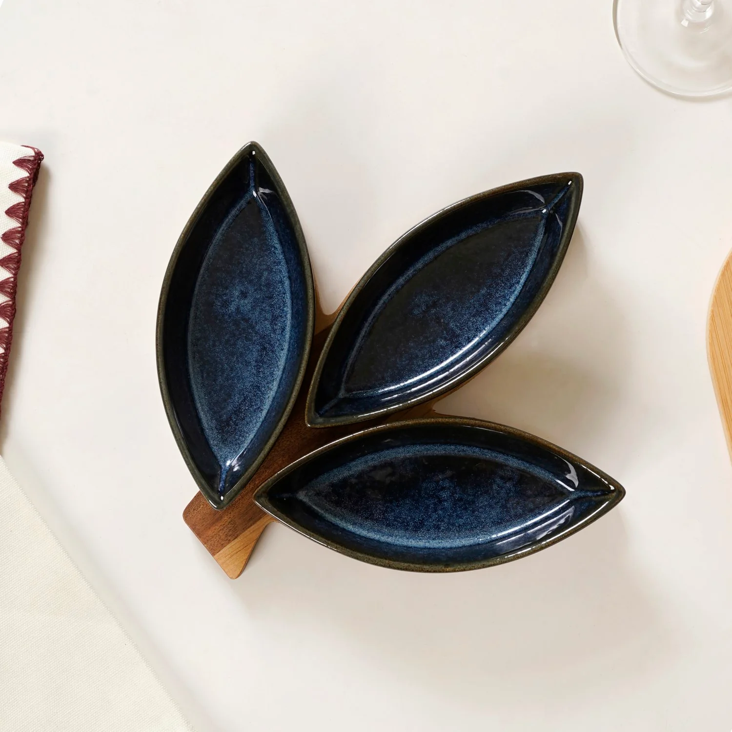 Three Leaf Porcelain Platter Set - Image 5