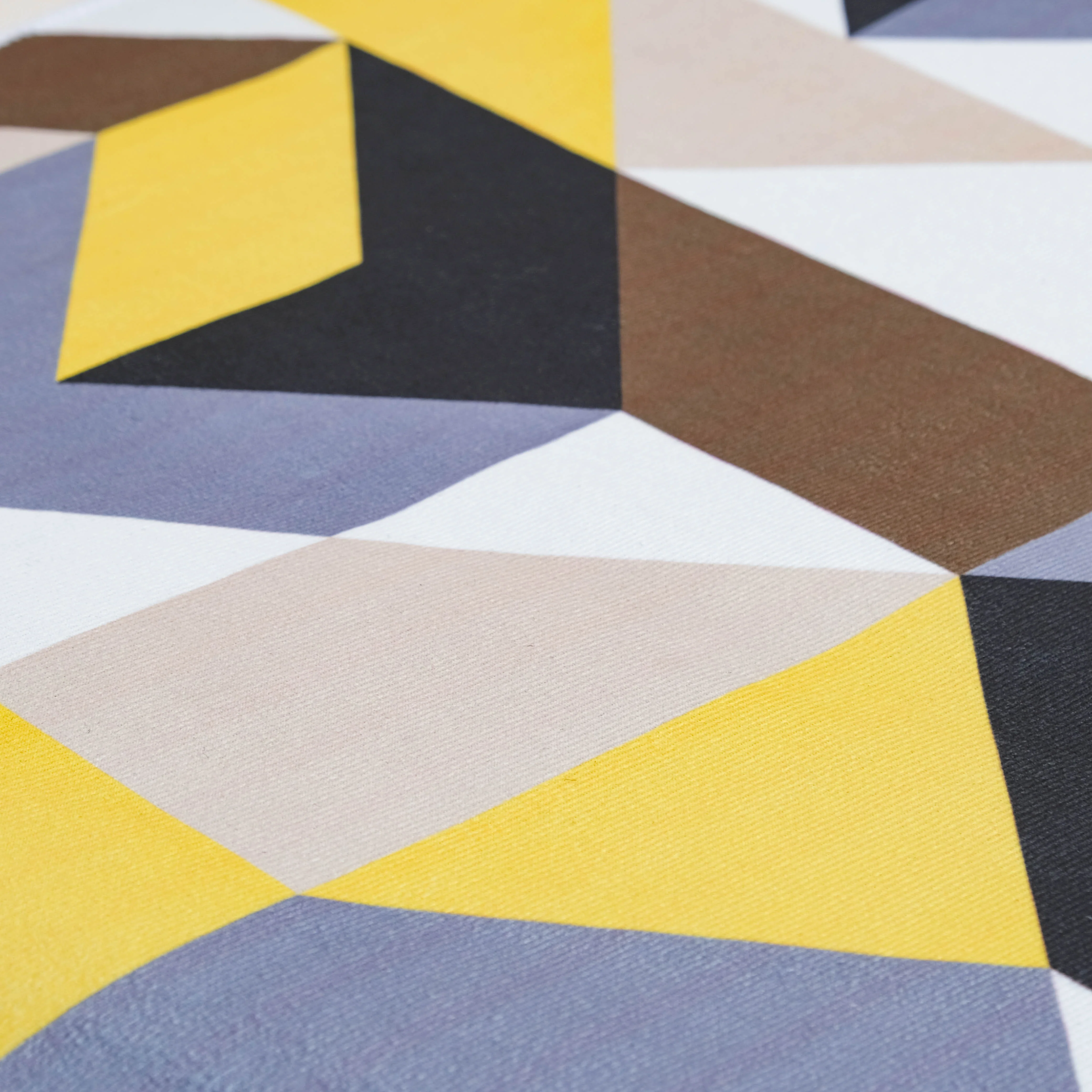Triangle Pattern Round Rug - Image 4