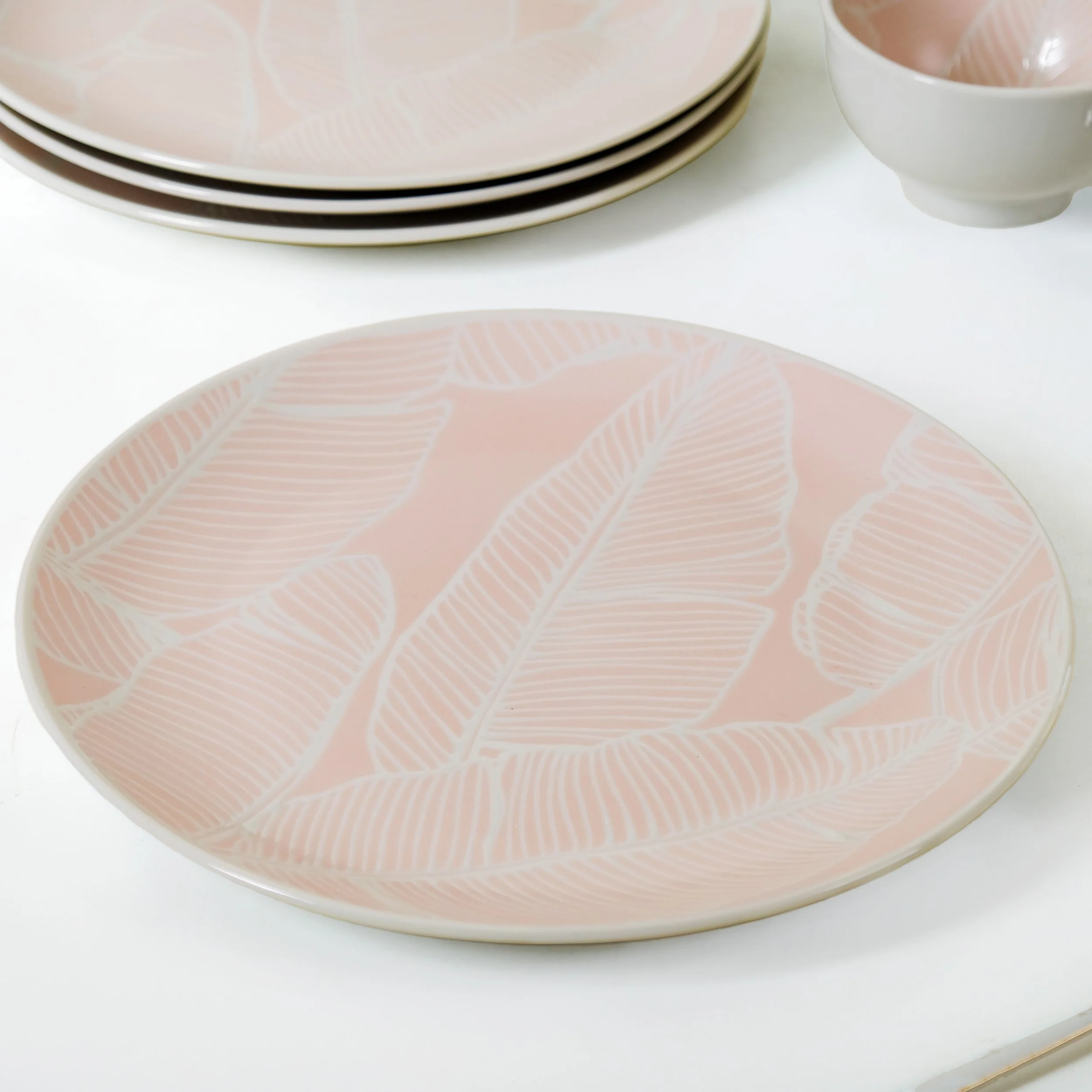 Tropica Pastel Pink Ceramic Dinner Plate Set Of 4 10 Inch - Image 2