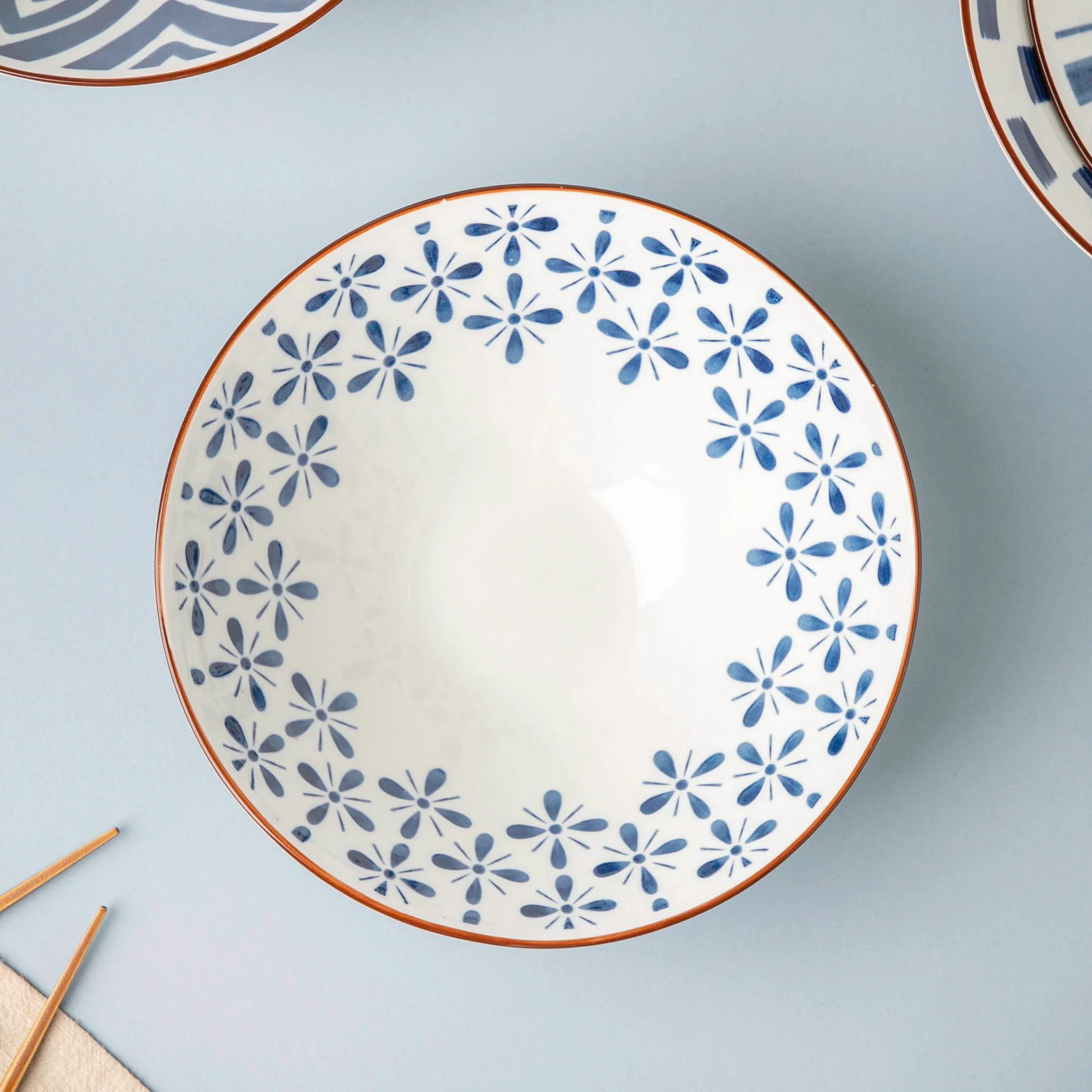Umai Autumn Floral Ceramic Ramen Bowl Blue And White 900 ml - Image 3