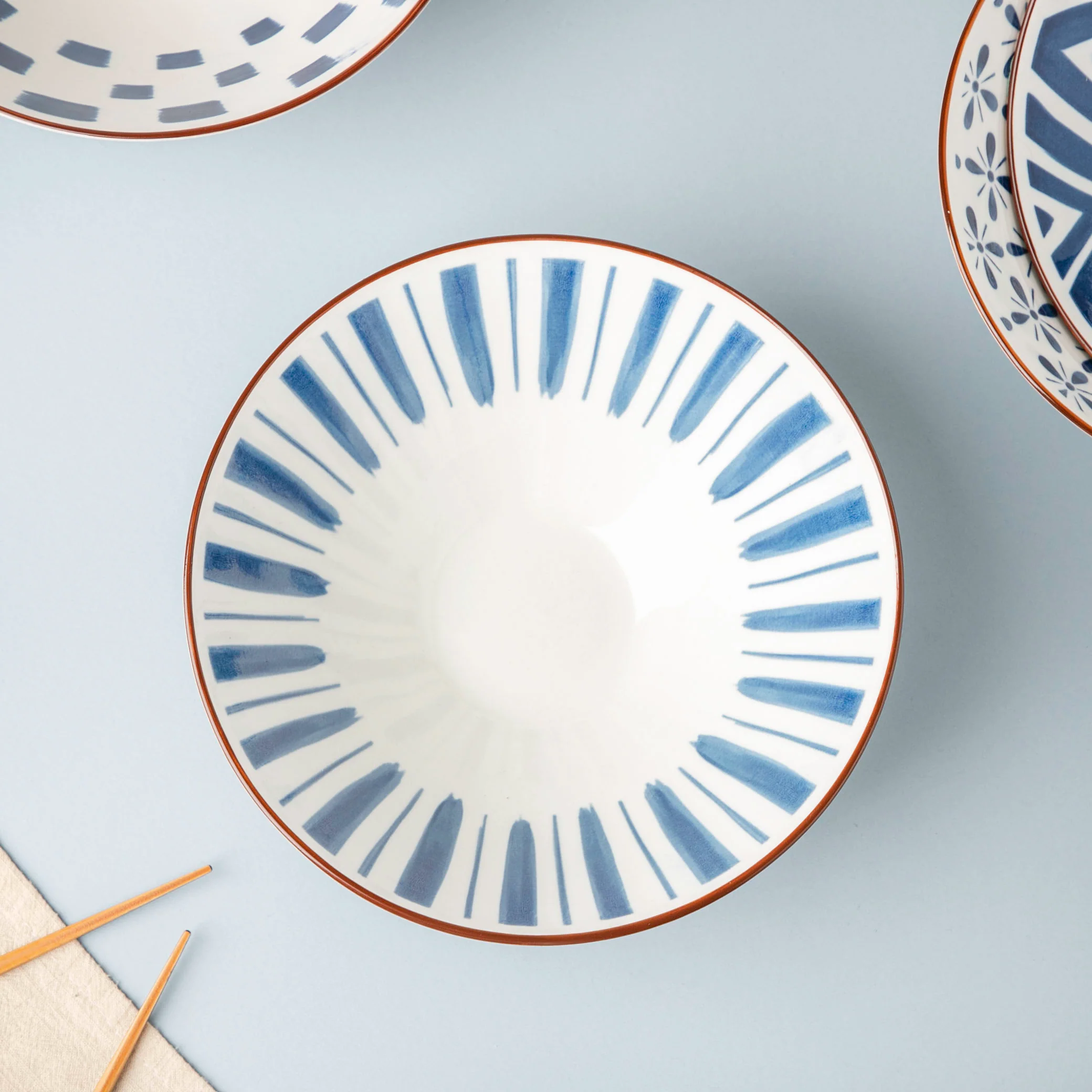 Umai Linear Ceramic Ramen Bowl Blue And White 900 ml - Image 3