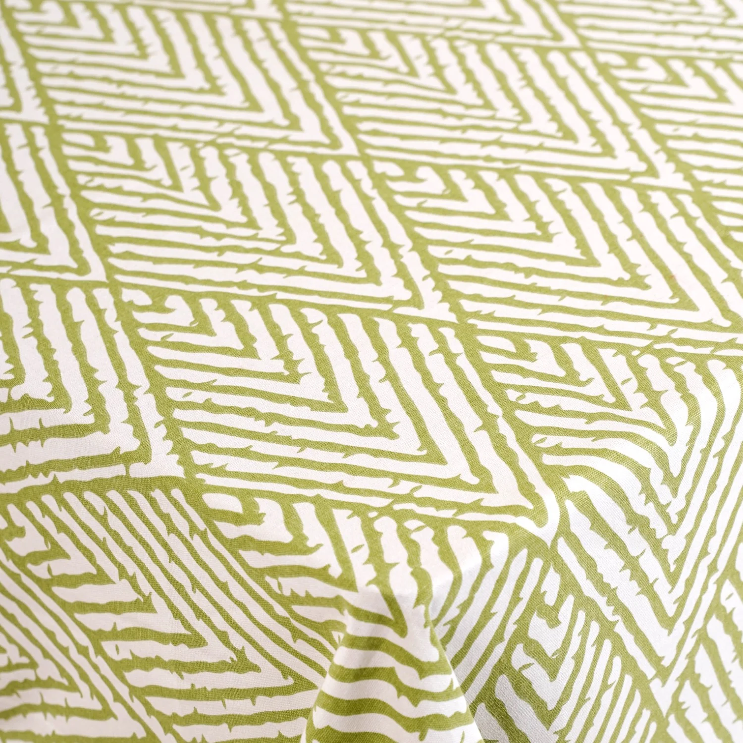 Valley Of Spring 8 Seater Table Cloth Green 282x160cm - Image 3