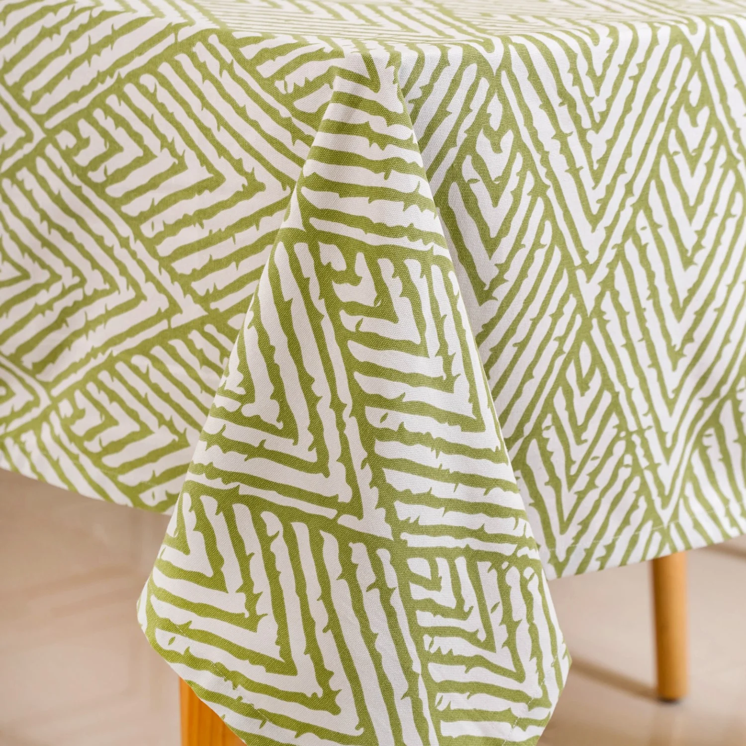 Valley Of Spring 8 Seater Table Cloth Green 282x160cm - Image 7
