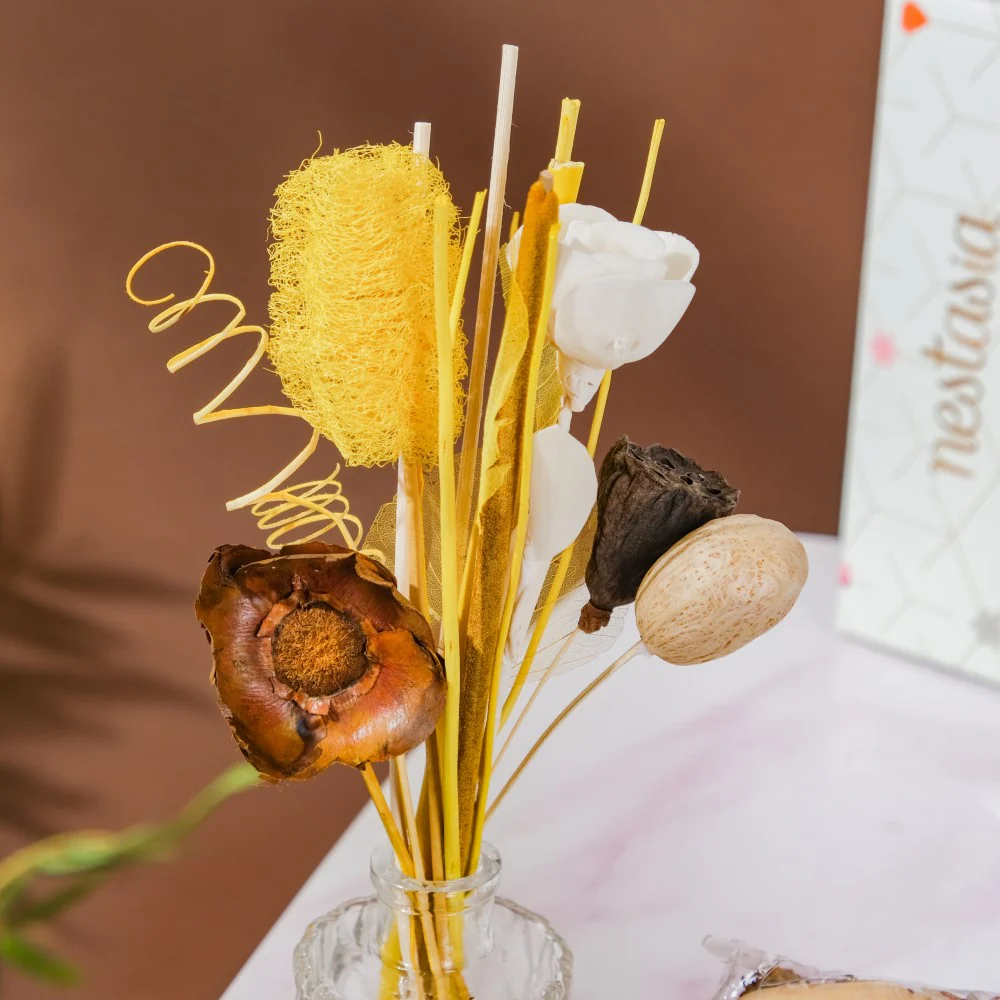 Vanilla Bouquet Reed Diffuser And Potpourri Gift Set Of 3 - Image 9
