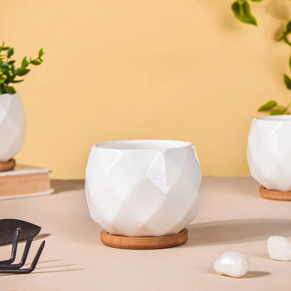 White Ceramic Planter Diamond Pattern Set Of 4 - Image 3